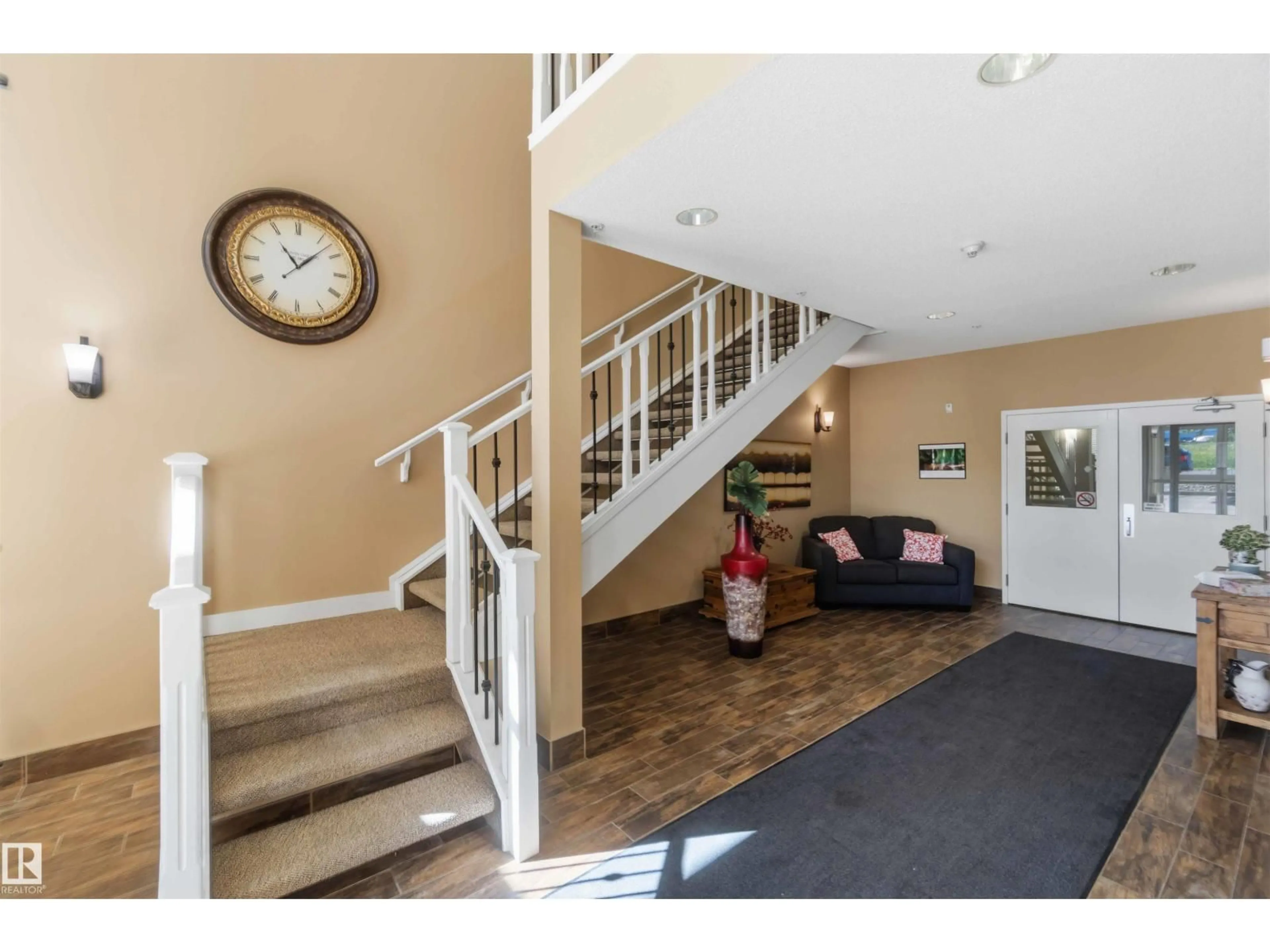 Indoor foyer for 111 - 4922 52 ST, Gibbons Alberta T0A1N0