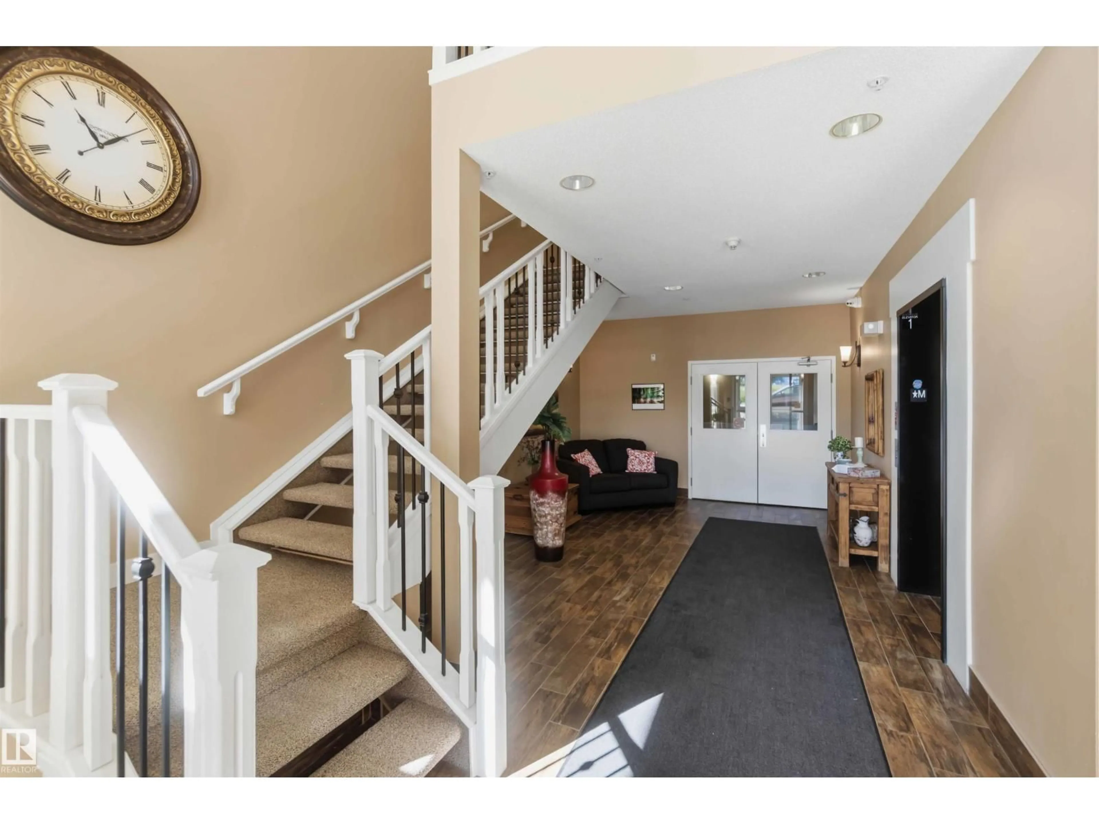 Indoor foyer for 111 - 4922 52 ST, Gibbons Alberta T0A1N0