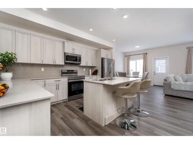 2120 MUCKLEPLUM CR, Edmonton 3