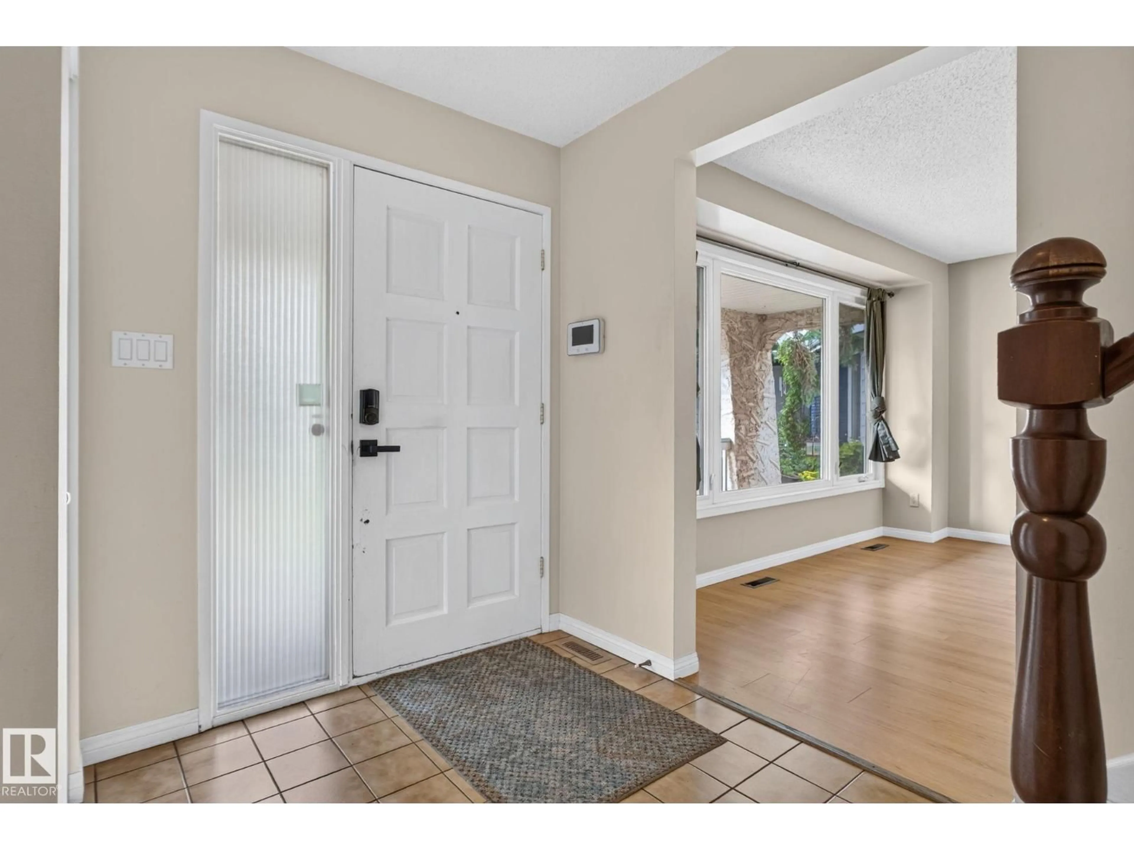 Indoor entryway for 14703 58 AVE, Edmonton Alberta T6H4T3