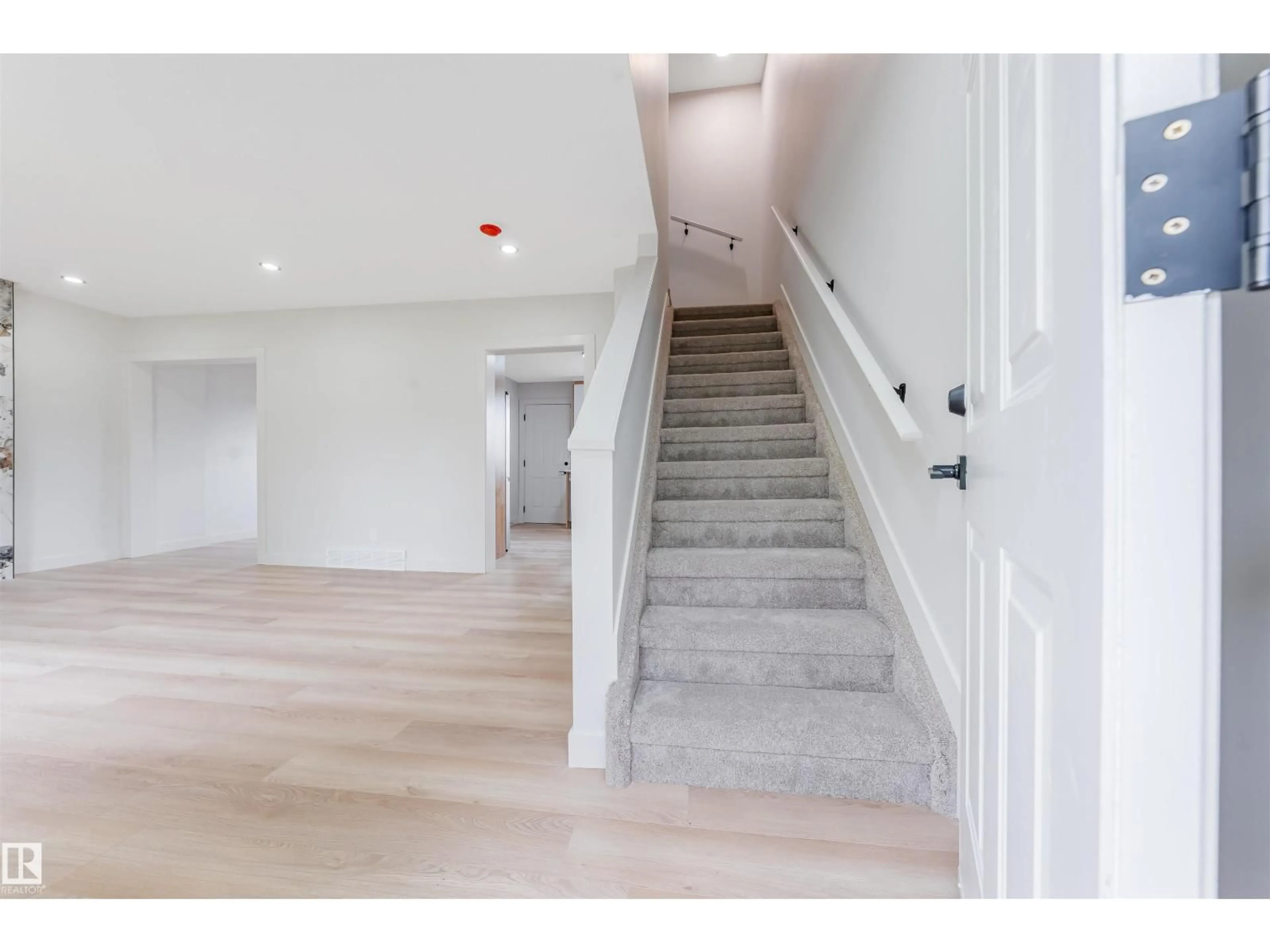 Indoor foyer for NW - 13309 89A ST, Edmonton Alberta T5E3L2