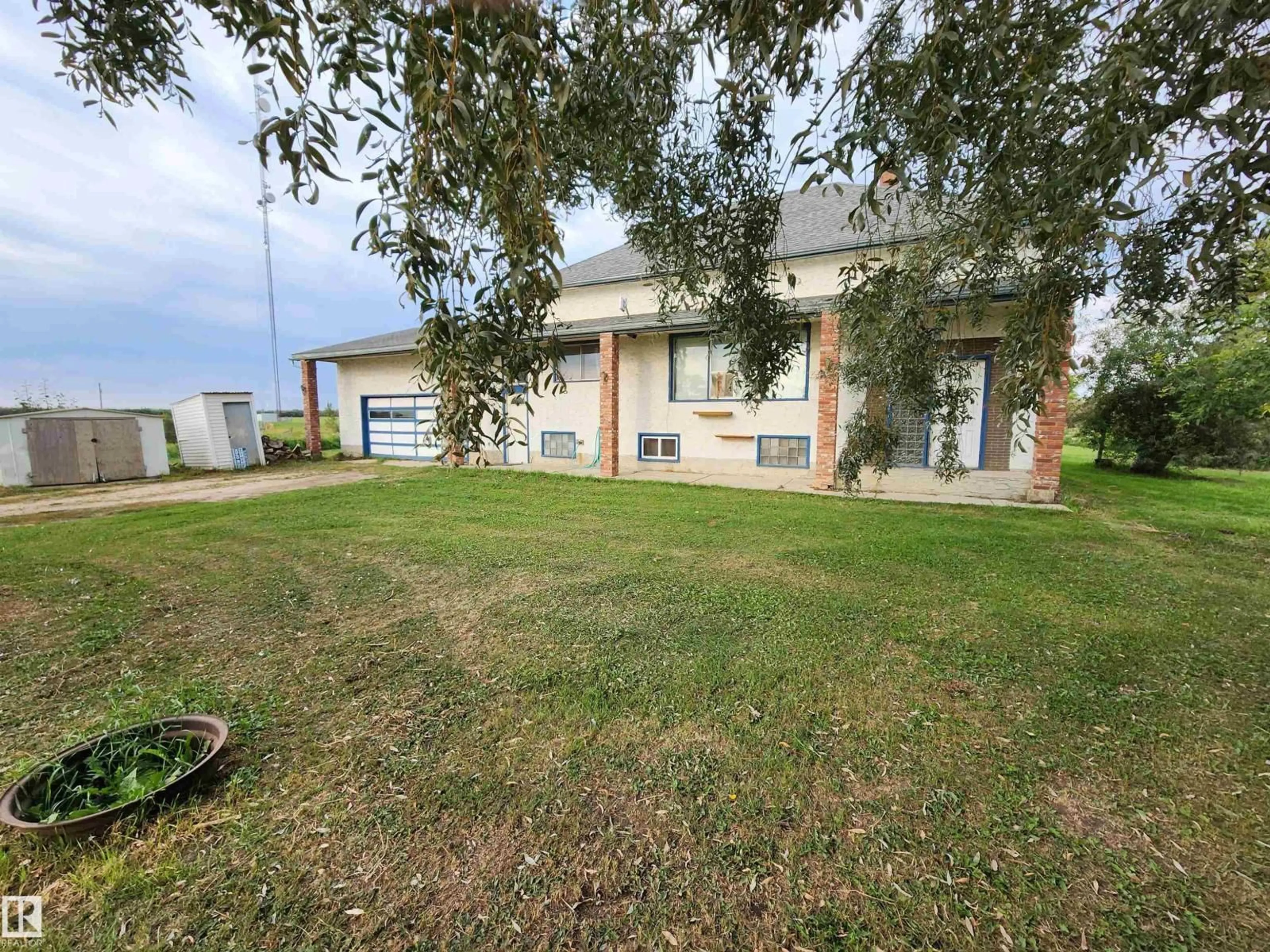 A pic from outside/outdoor area/front of a property/back of a property/a pic from drone, unknown for 461080 RGE ROAD 250, Rural Wetaskiwin County Alberta T9A1W8