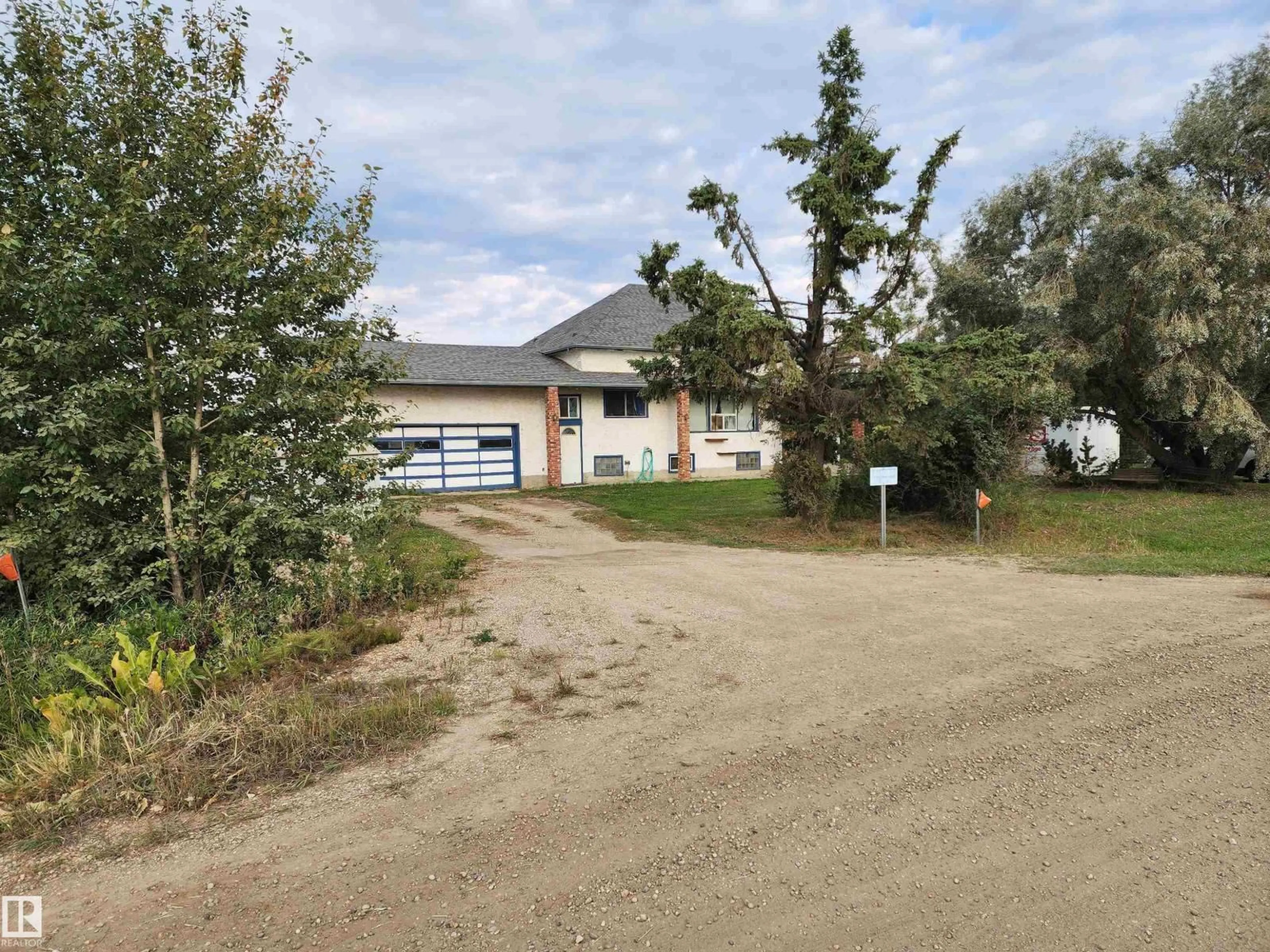 A pic from outside/outdoor area/front of a property/back of a property/a pic from drone, street for 461080 RGE ROAD 250, Rural Wetaskiwin County Alberta T9A1W8