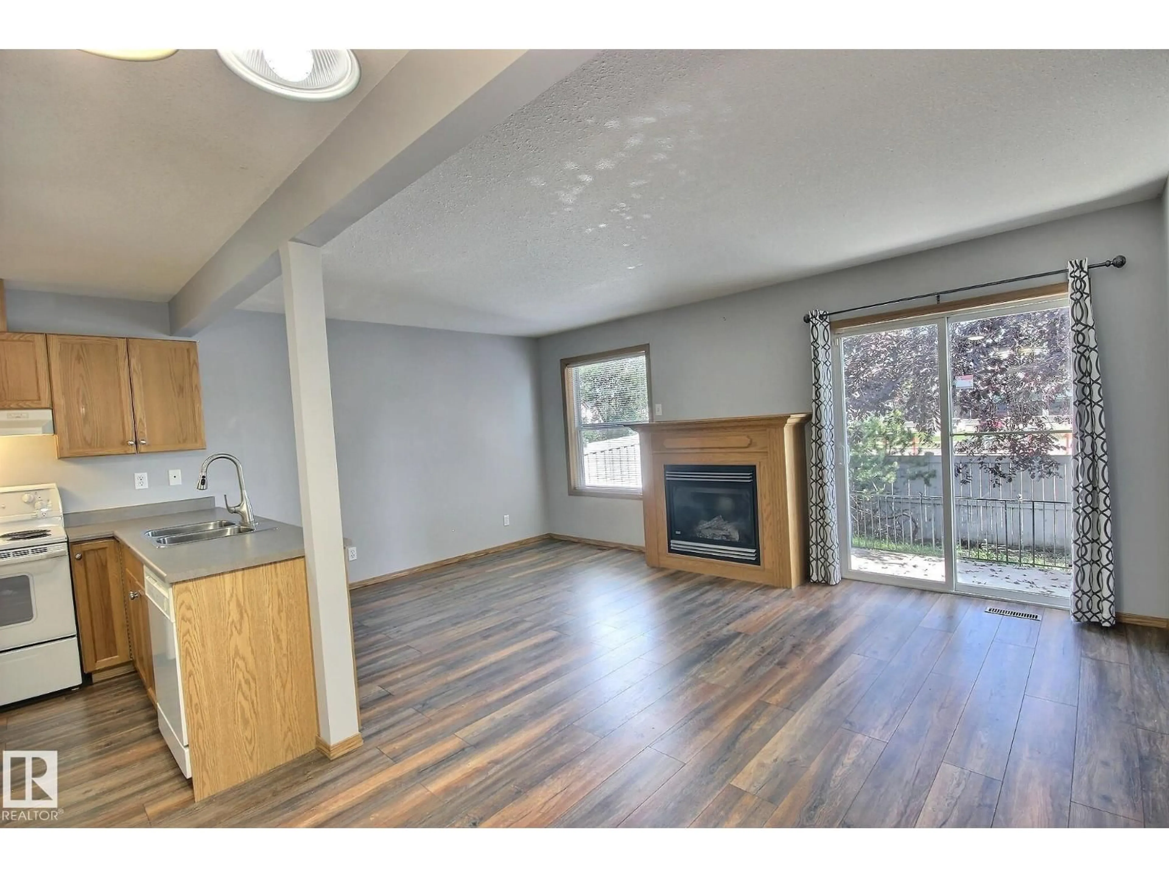 A pic of a room for 53 16823 84 ST NW, Edmonton Alberta T5Z3S4