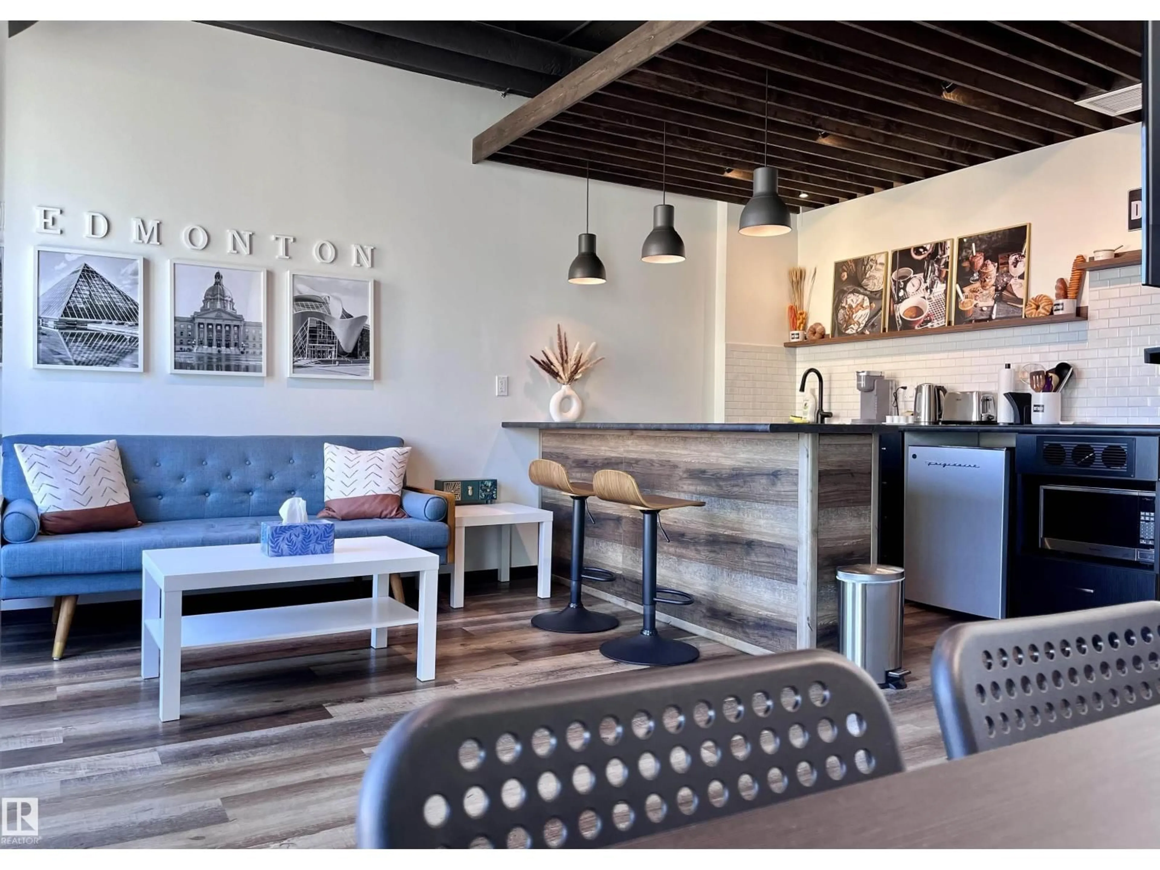 Lobby for 1701 JASPER AV NW, Edmonton Alberta T5J1R9