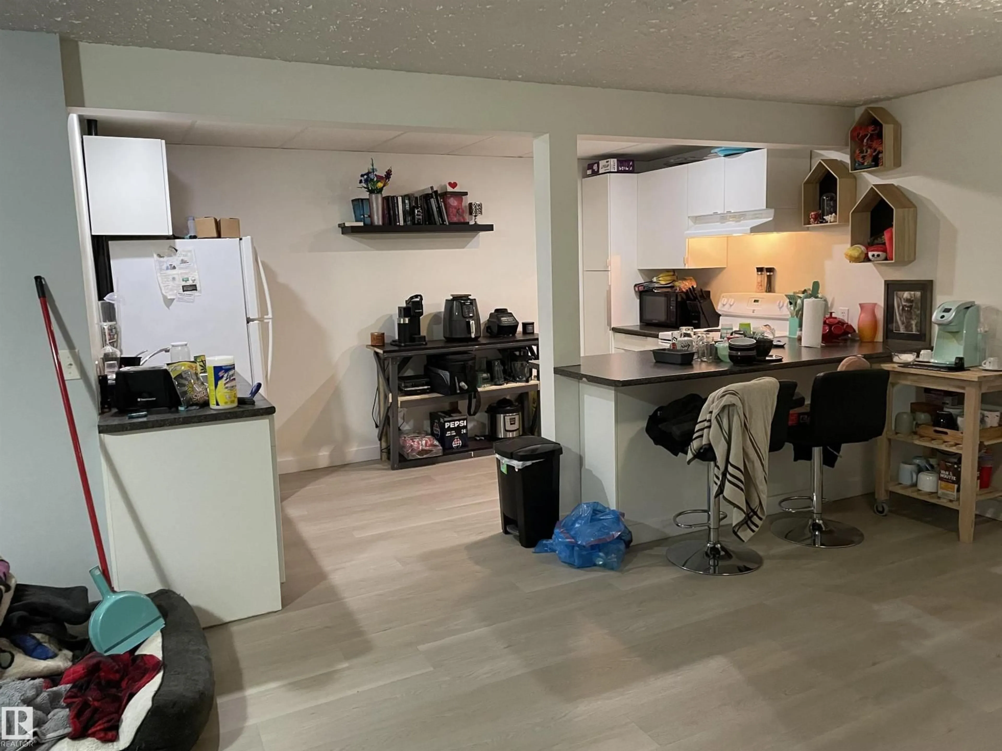 A pic of a room for 3504 106 ST, Edmonton Alberta T6J1A4
