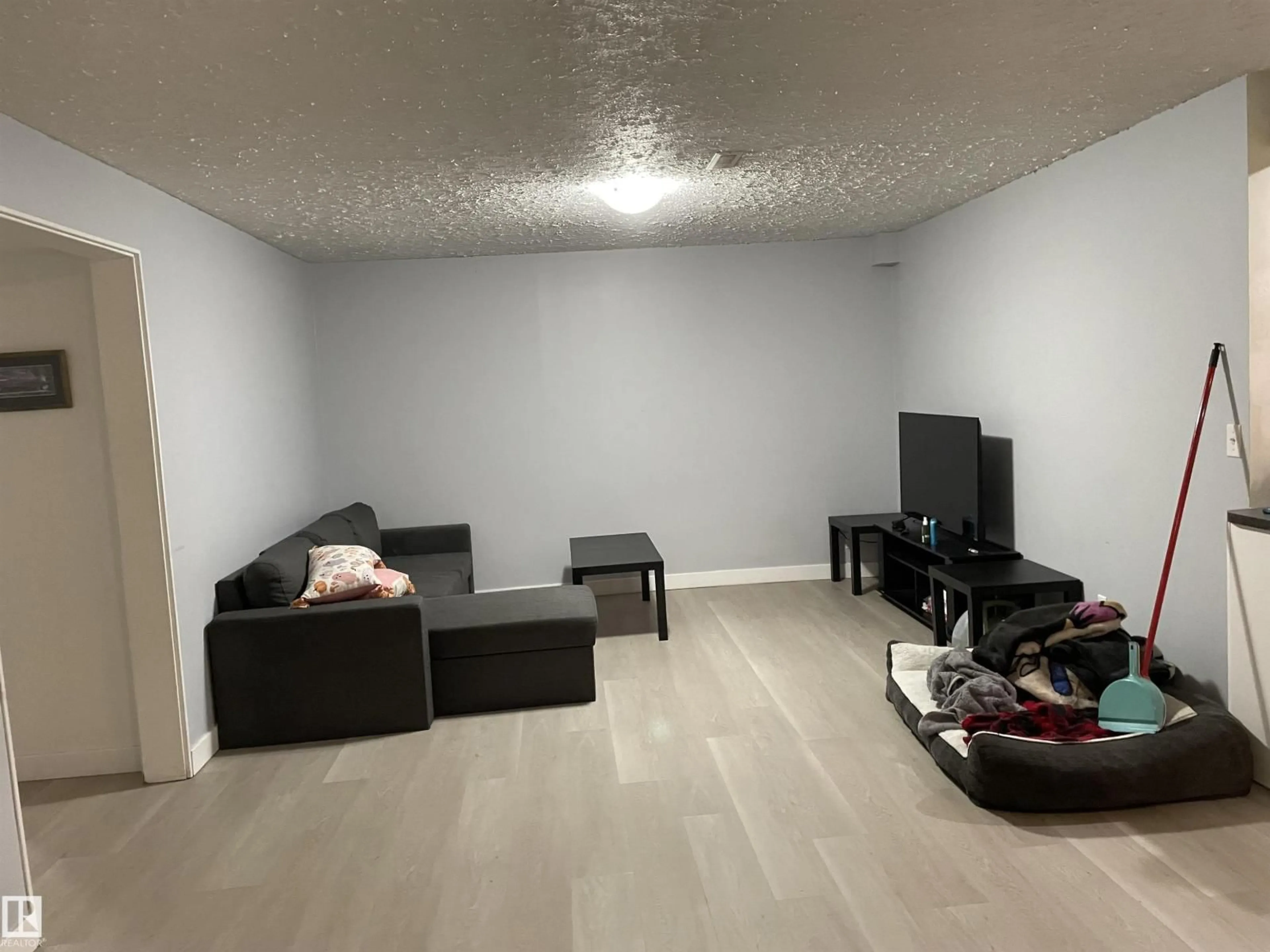 A pic of a room for 3504 106 ST, Edmonton Alberta T6J1A4