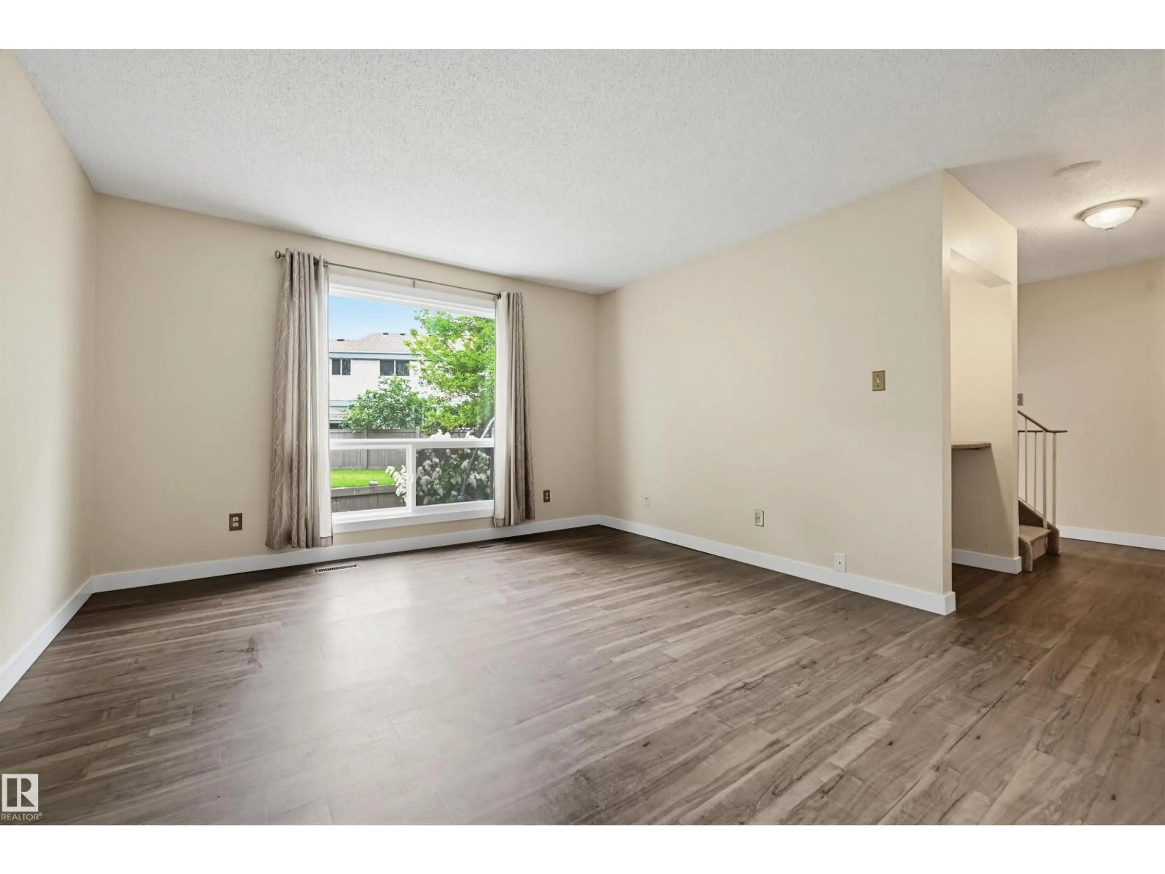 A pic of a room for 817 ERIN PL, Edmonton Alberta T5T1M6