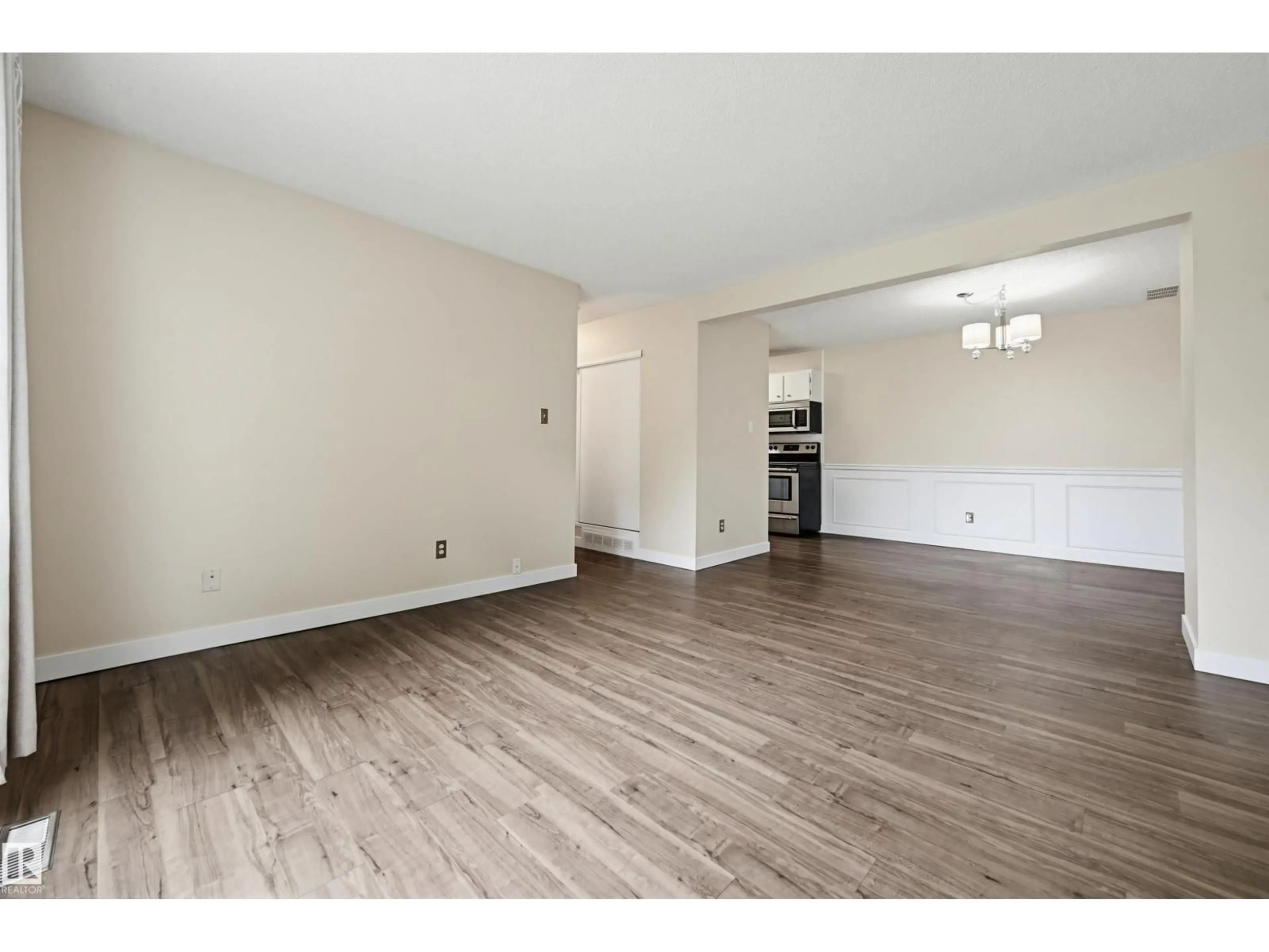 A pic of a room for 817 ERIN PL, Edmonton Alberta T5T1M6