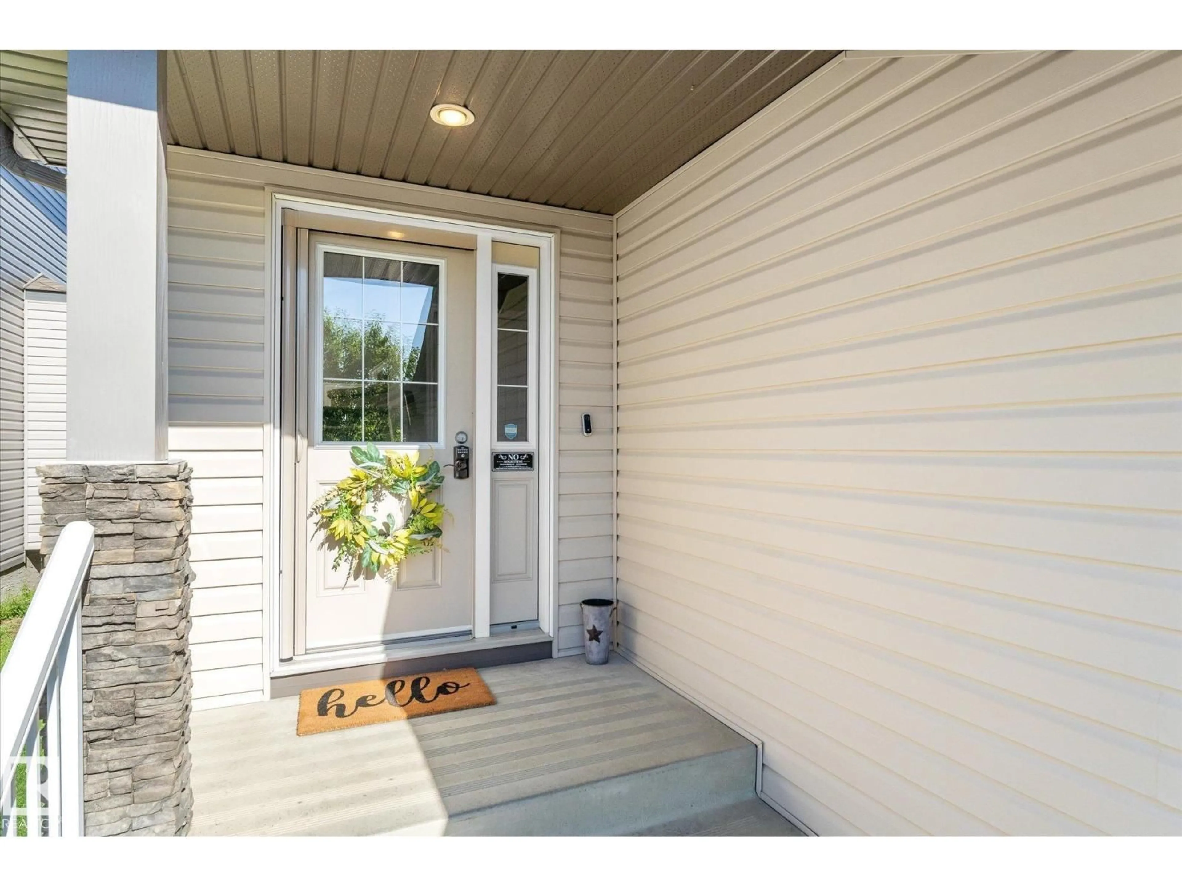 Indoor entryway for 54 WOODHILL LN, Fort Saskatchewan Alberta T8L0C9