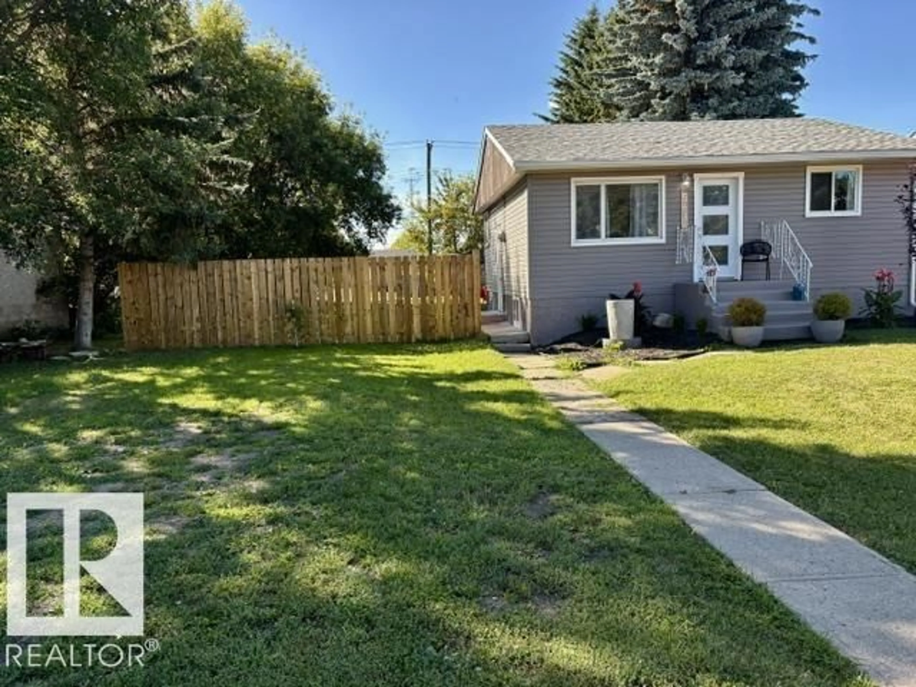 Unknown for 5614 50 ST, Vegreville Alberta T9C1K3