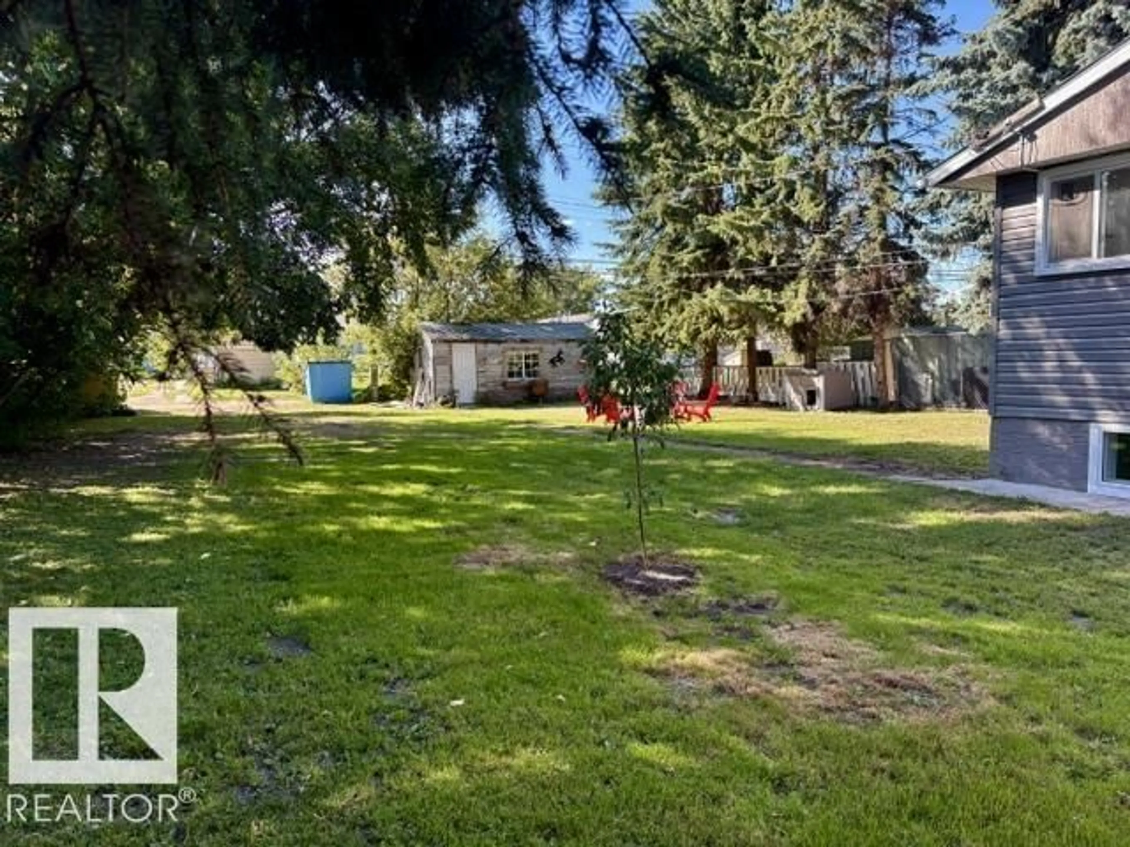 A pic from outside/outdoor area/front of a property/back of a property/a pic from drone, unknown for 5614 50 ST, Vegreville Alberta T9C1K3