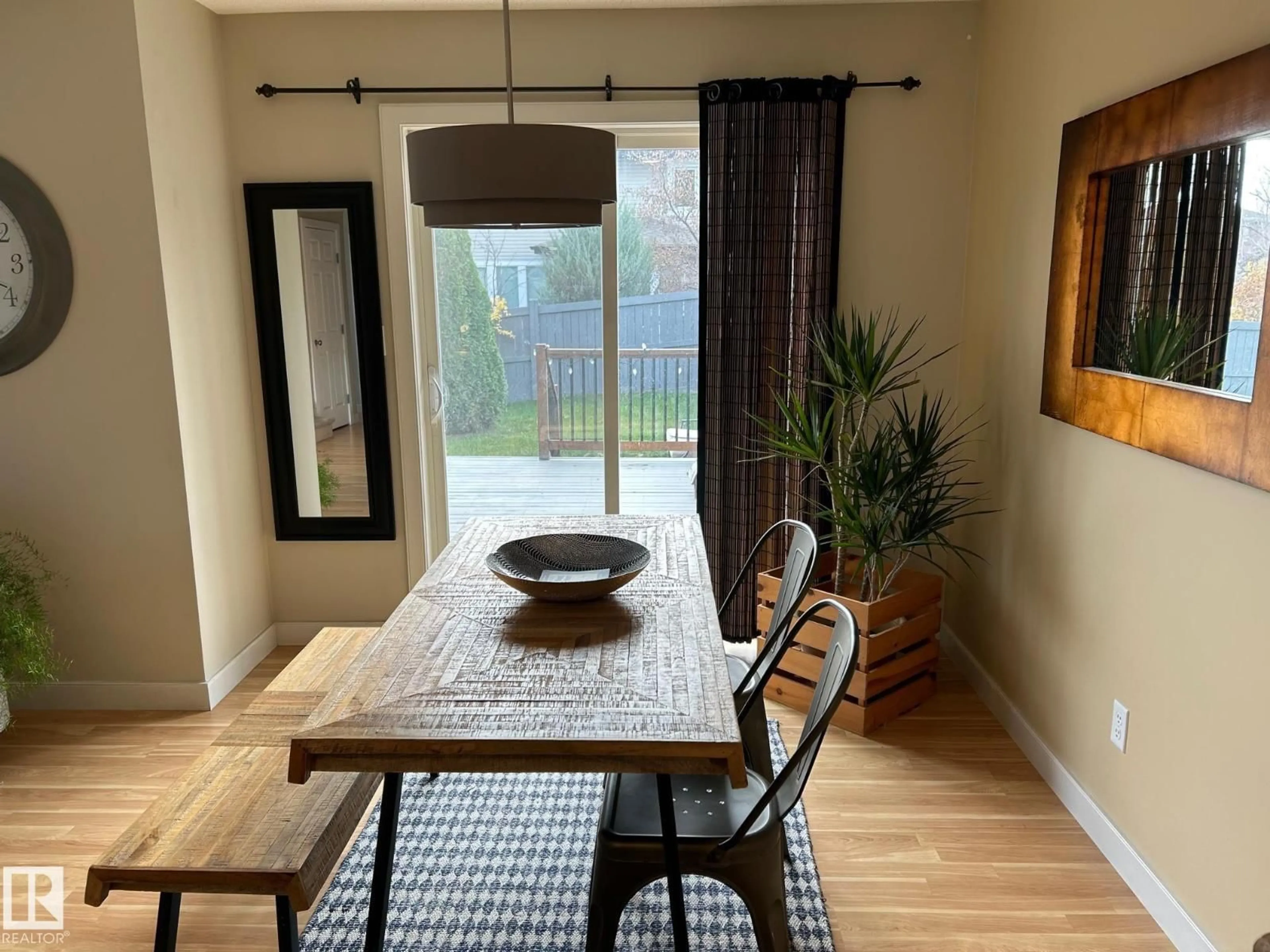 Dining room, wood/laminate floor for NW - 20007 131 AV, Edmonton Alberta T5S0E1