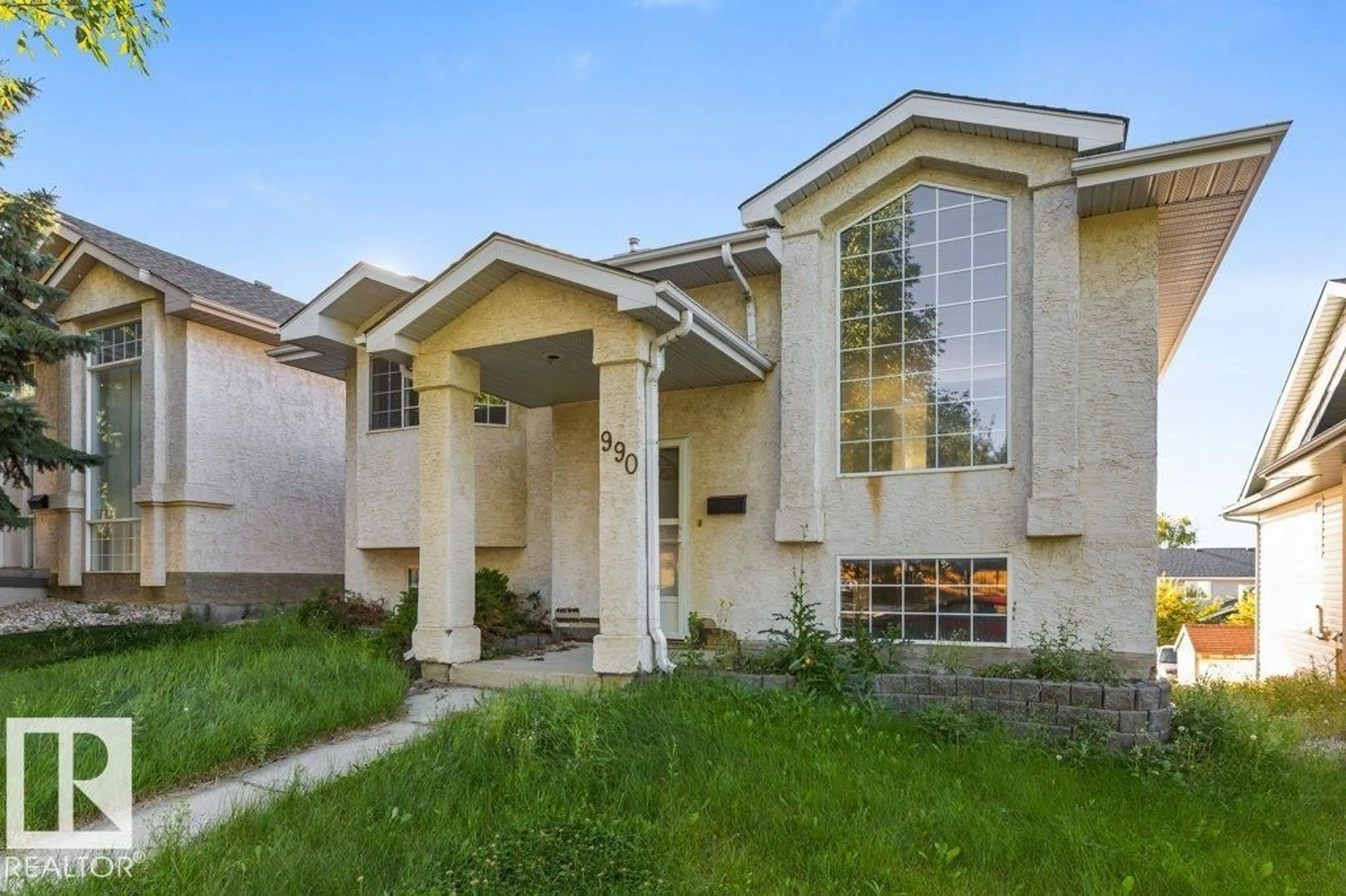 Home with vinyl exterior material, street for 990 JIM COMMON DR, Sherwood Park Alberta T8N1V1