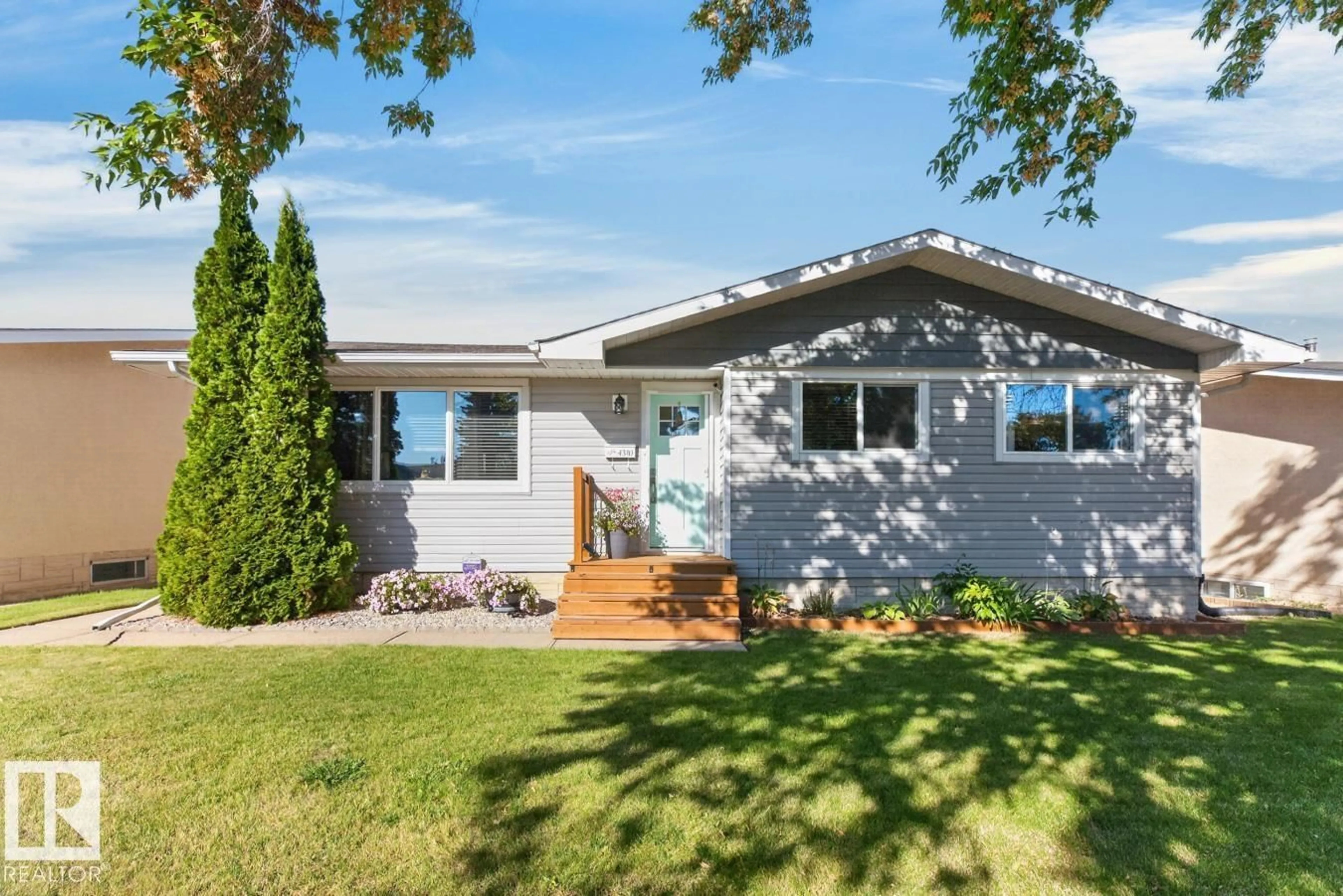 Home with vinyl exterior material, street for 4310 52 ST, Leduc Alberta T9E5A7