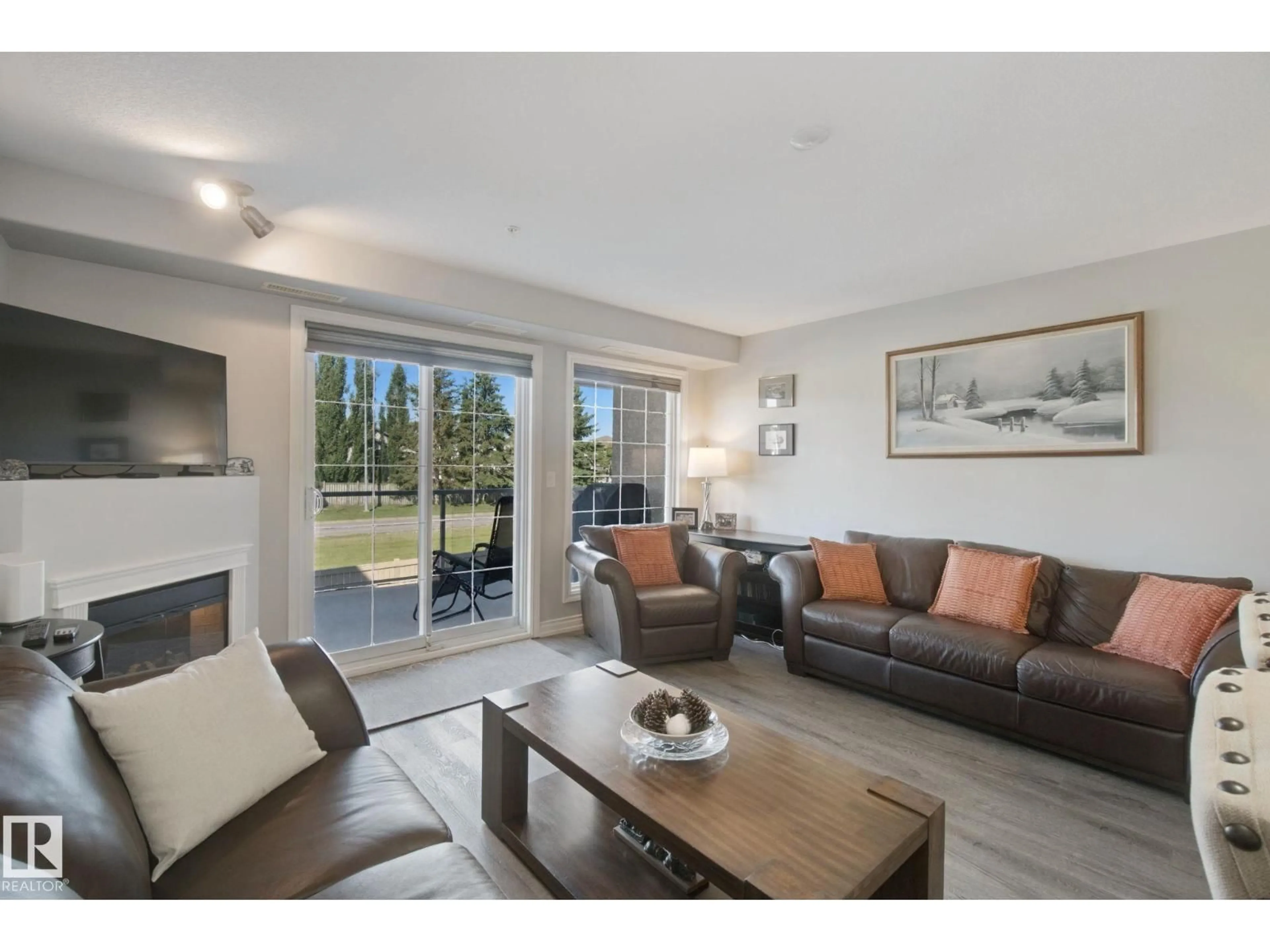 Living room with furniture, unknown for 7801 - 218 GOLF COURSE RD, Stony Plain Alberta T7Z0C7
