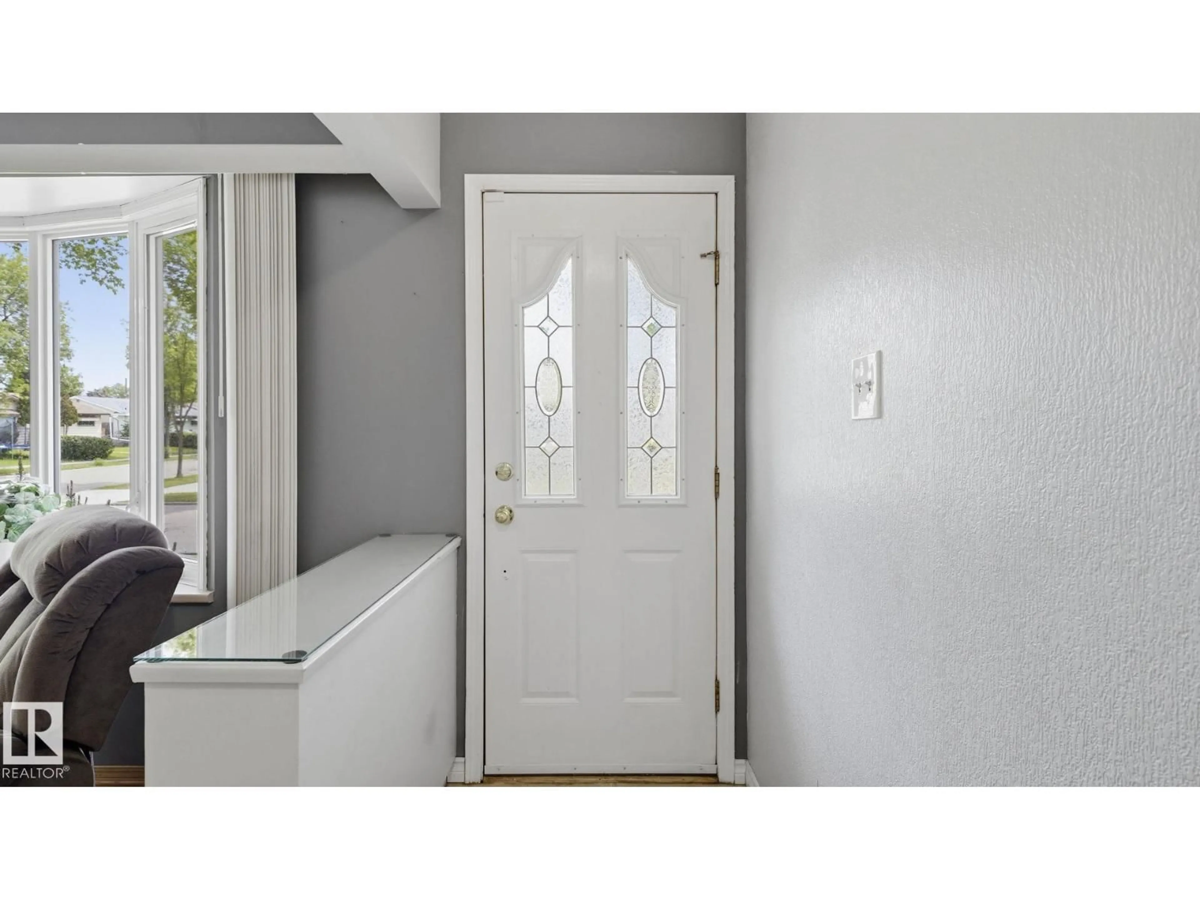 Indoor entryway for 13008 105 ST NW, Edmonton Alberta T5E4R9