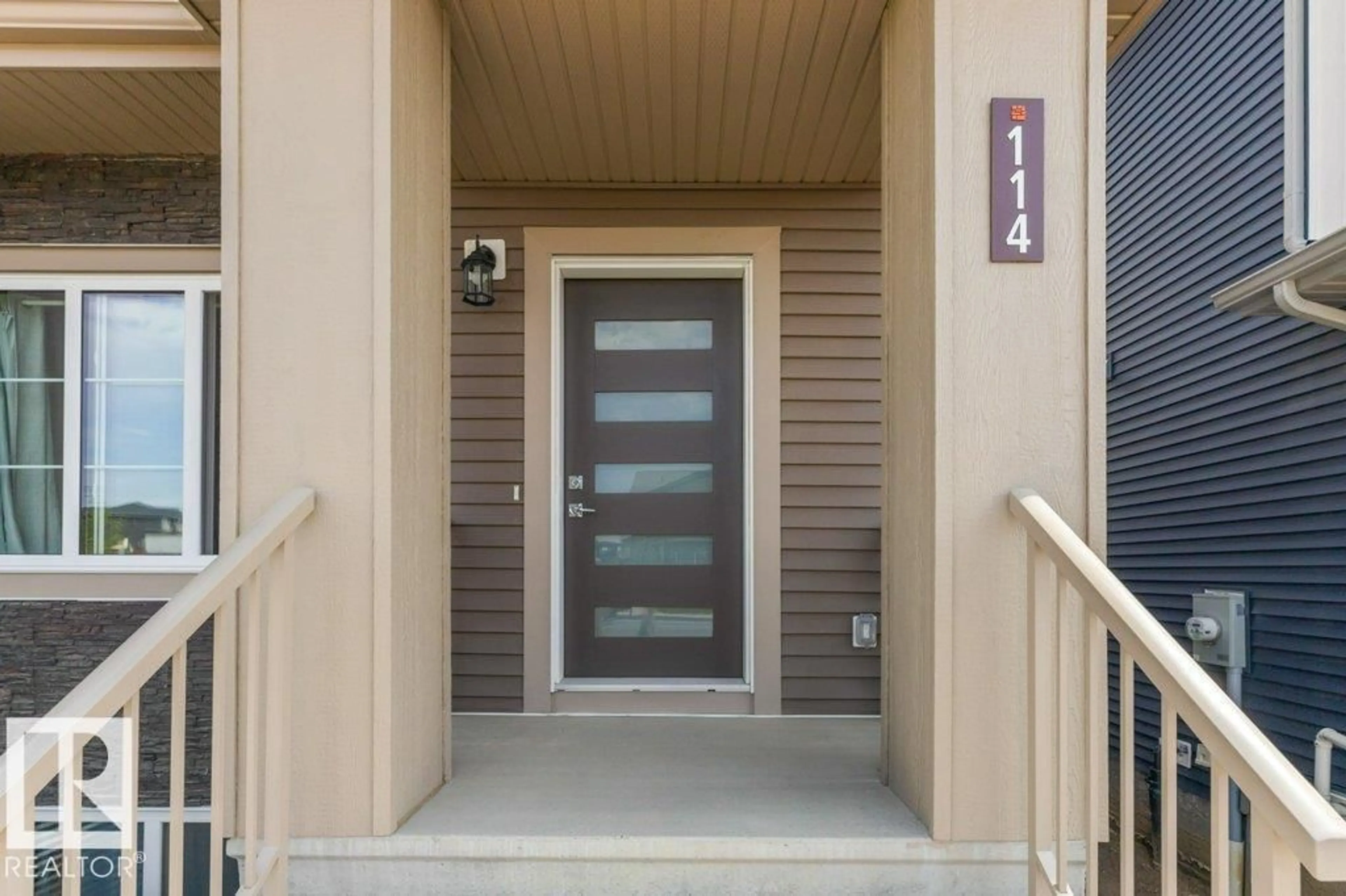 Indoor entryway for 114 CASTILIAN BV, Sherwood Park Alberta T8H3A6