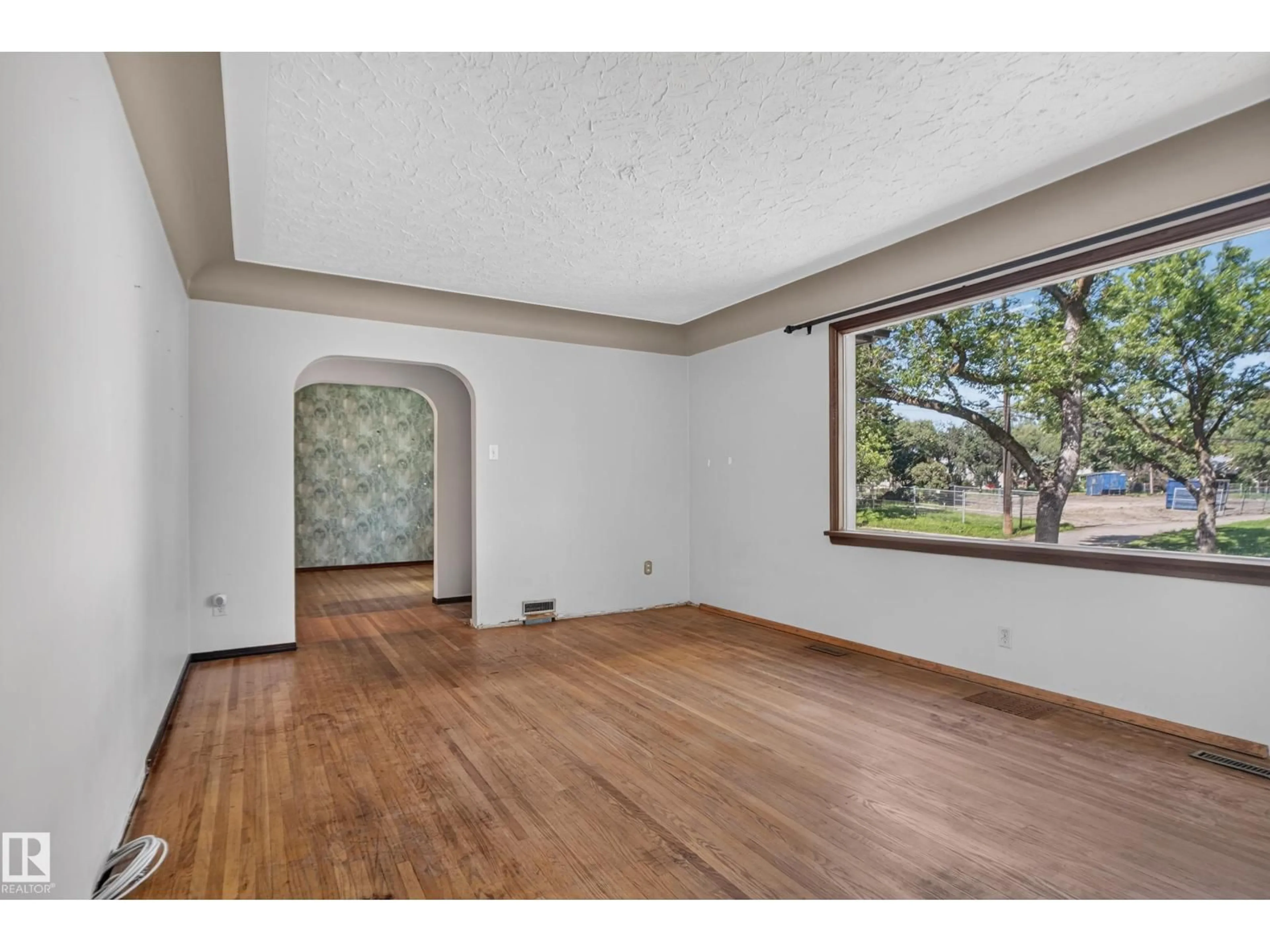 A pic of a room for 13351 109A AV AV, Edmonton Alberta T5M2J5