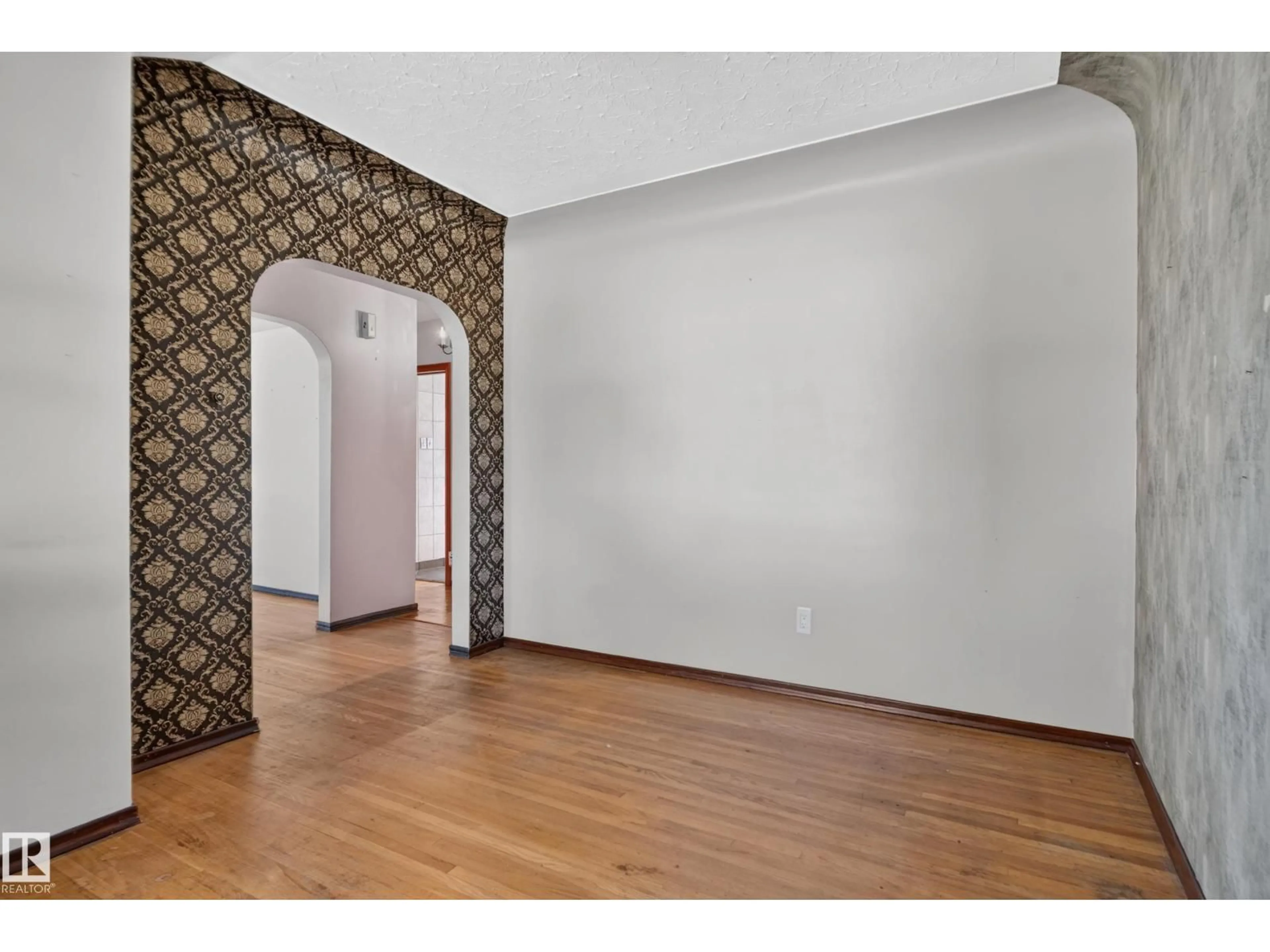 A pic of a room for 13351 109A AV AV, Edmonton Alberta T5M2J5