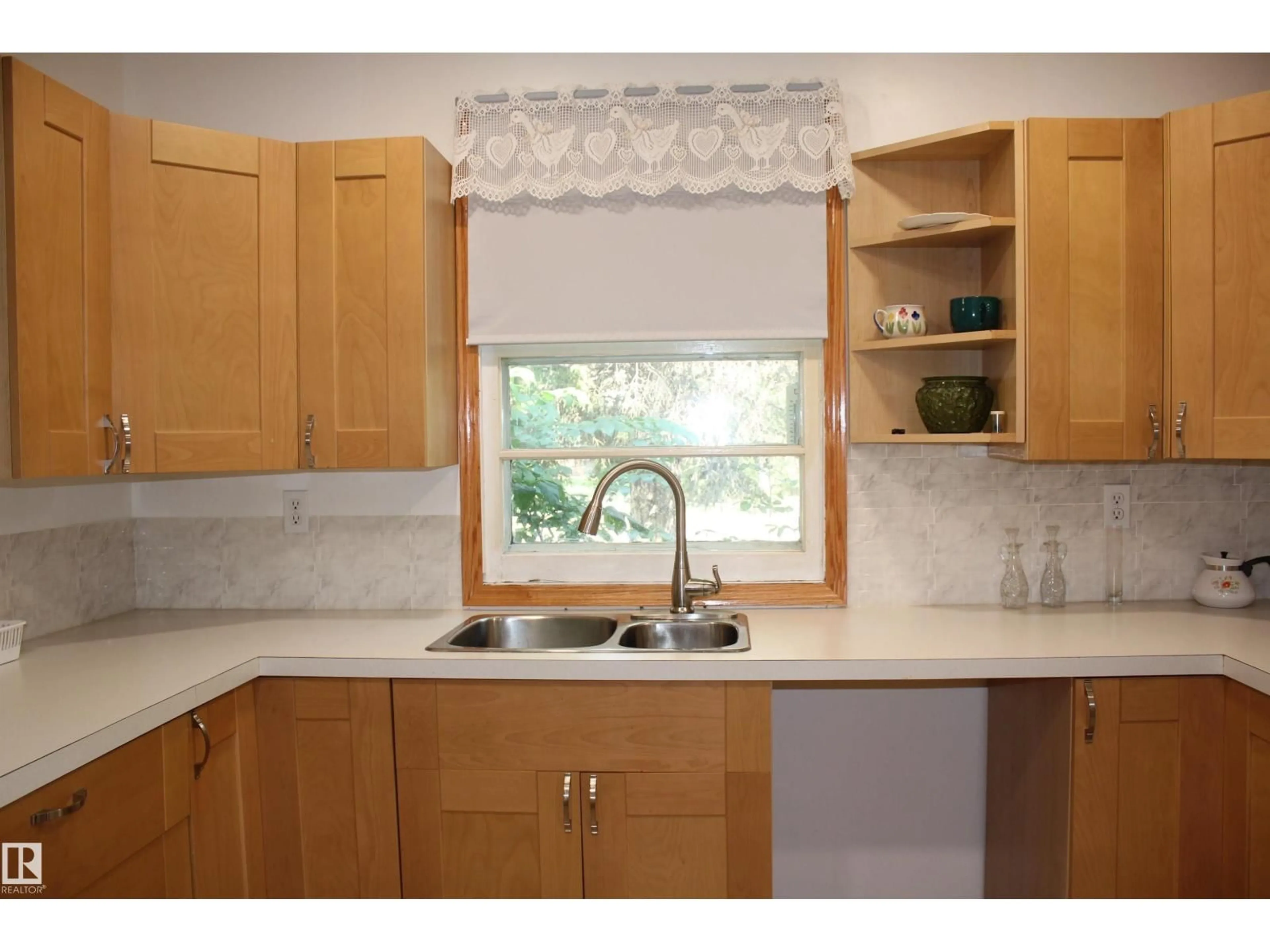 Standard kitchen, ceramic/tile floor for 4406 49A ST, Vegreville Alberta T9C1M7