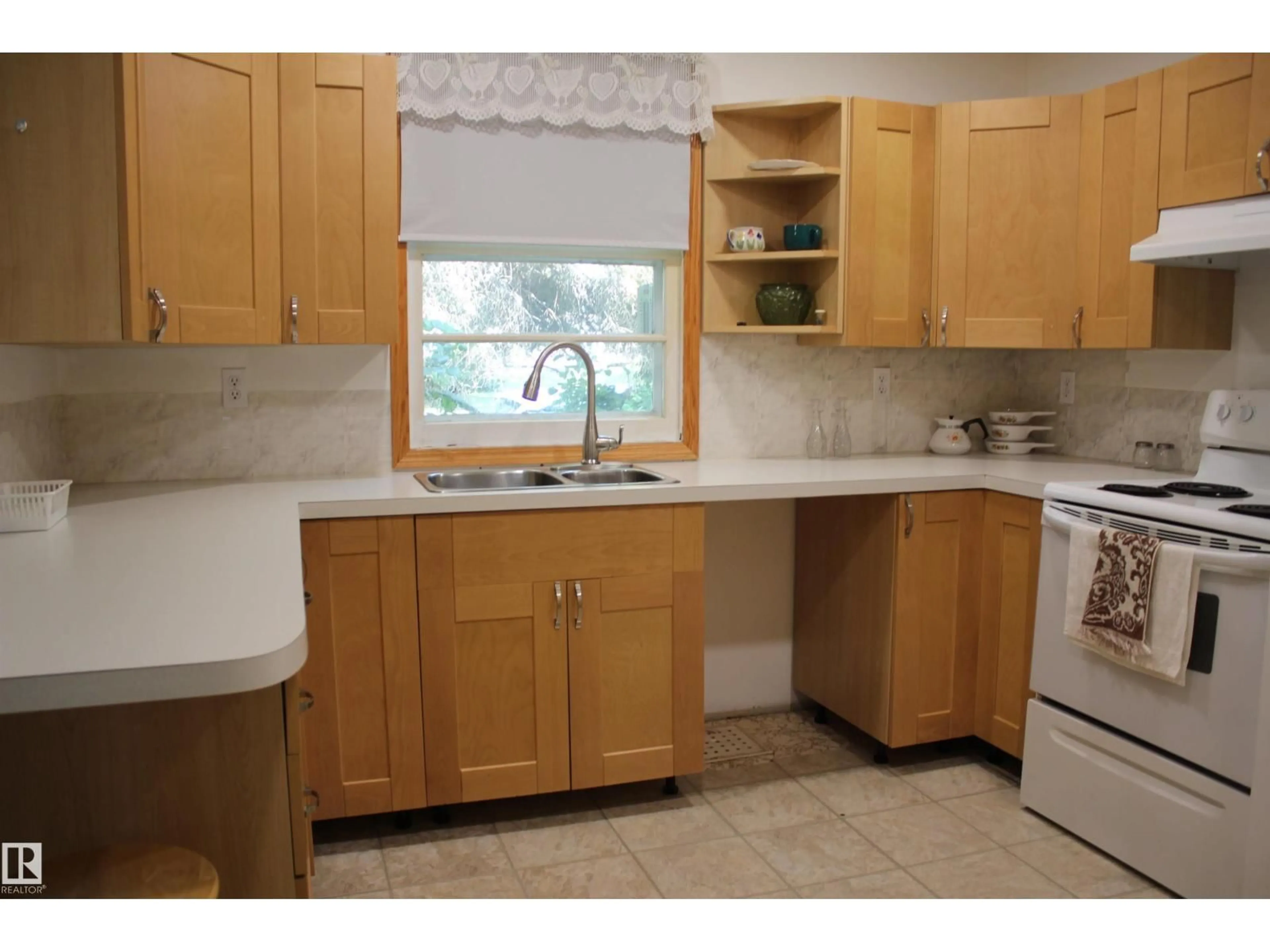 Standard kitchen, unknown for 4406 49A ST, Vegreville Alberta T9C1M7