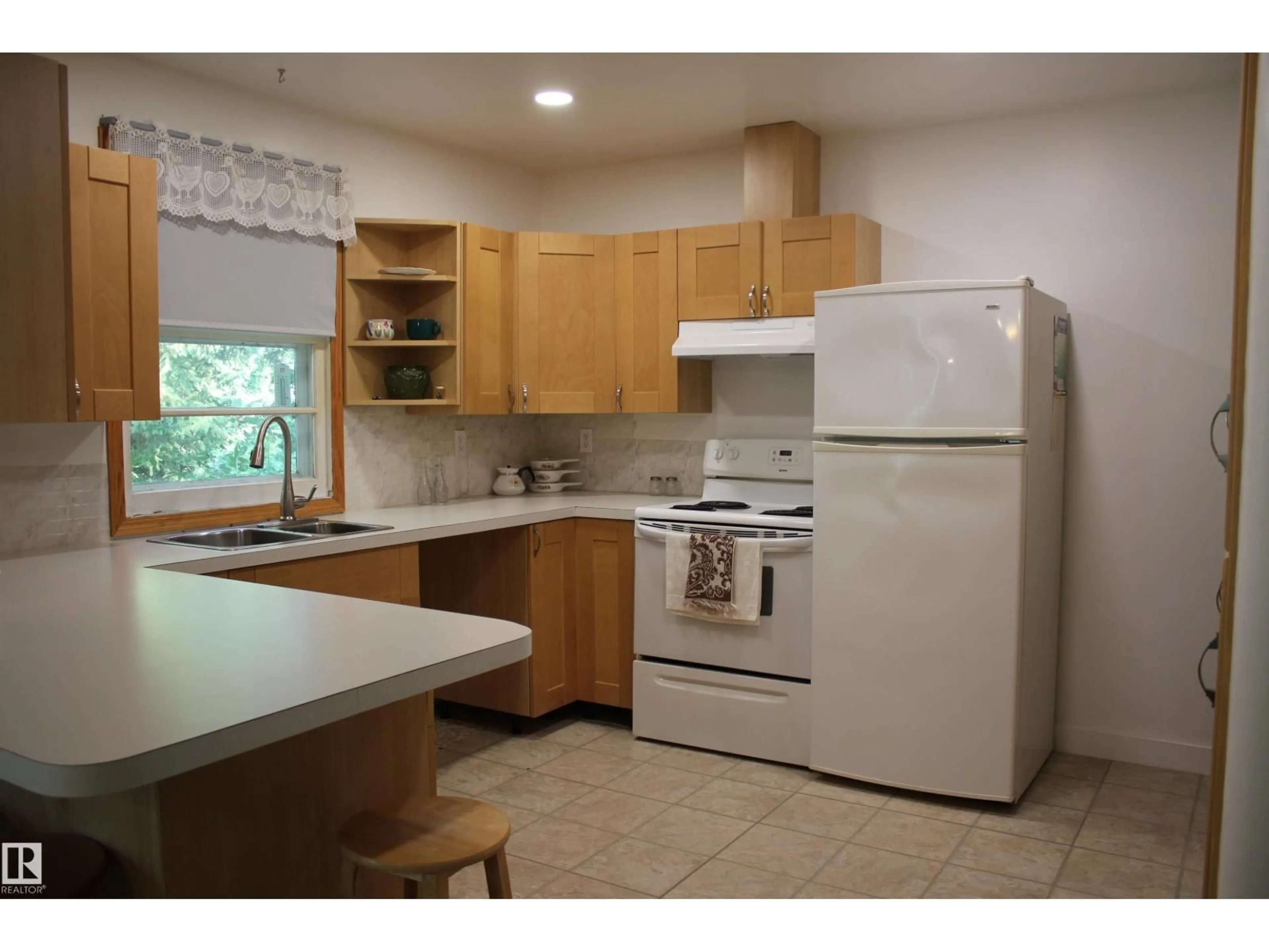 Standard kitchen, unknown for 4406 49A ST, Vegreville Alberta T9C1M7