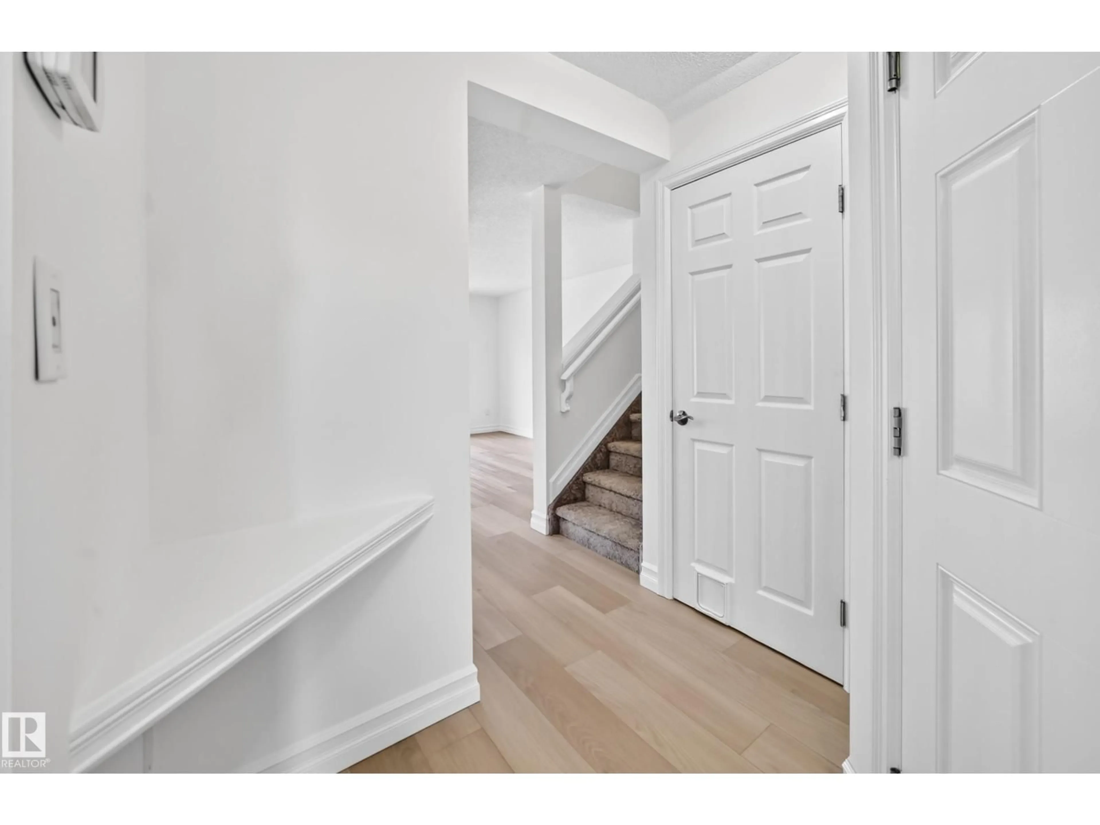 Indoor entryway for 16524 135 ST, Edmonton Alberta T6V0G6