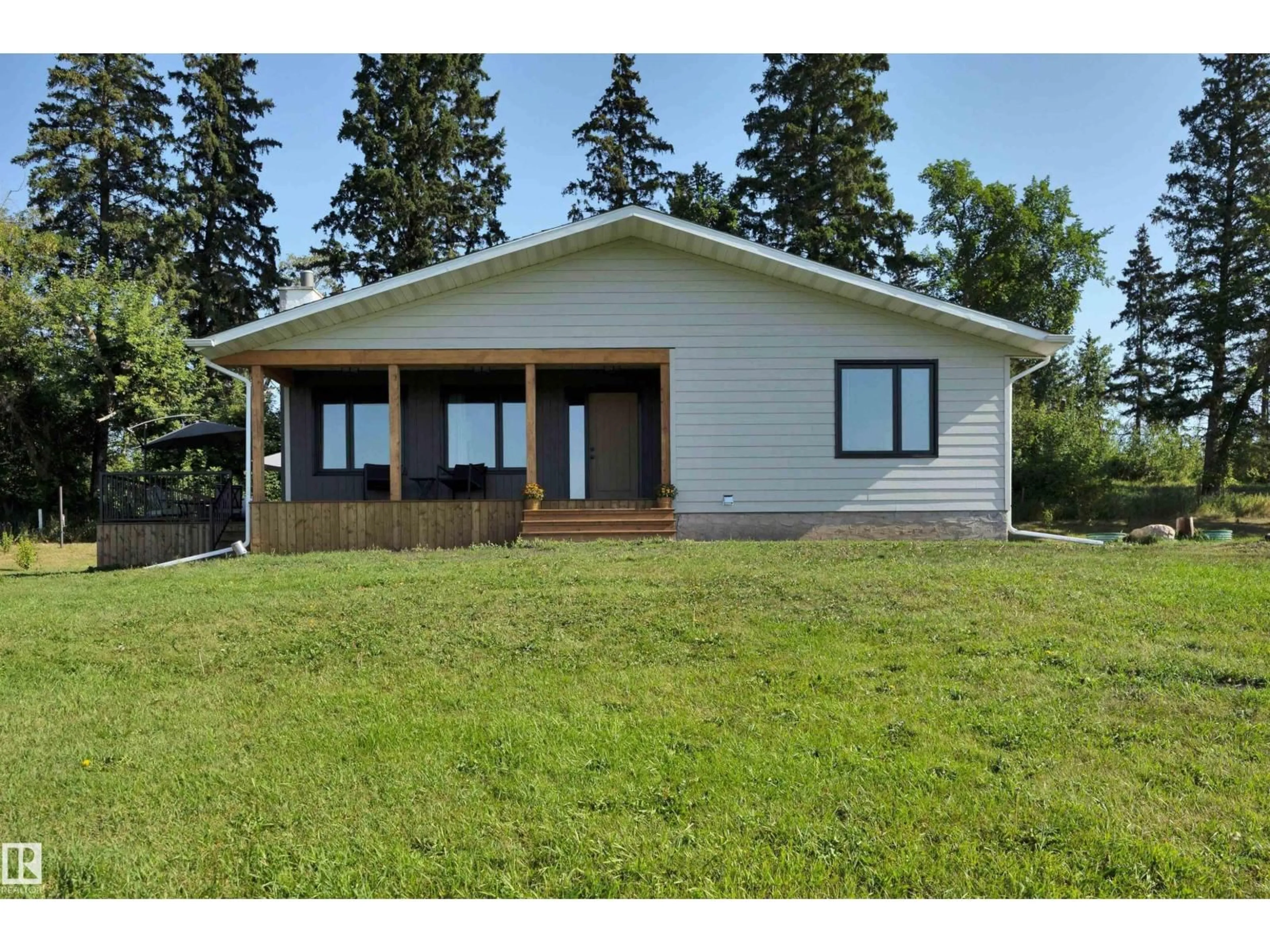 Home with vinyl exterior material, building for 473010 RGE ROAD 242, Rural Wetaskiwin County Alberta T0C1Z0