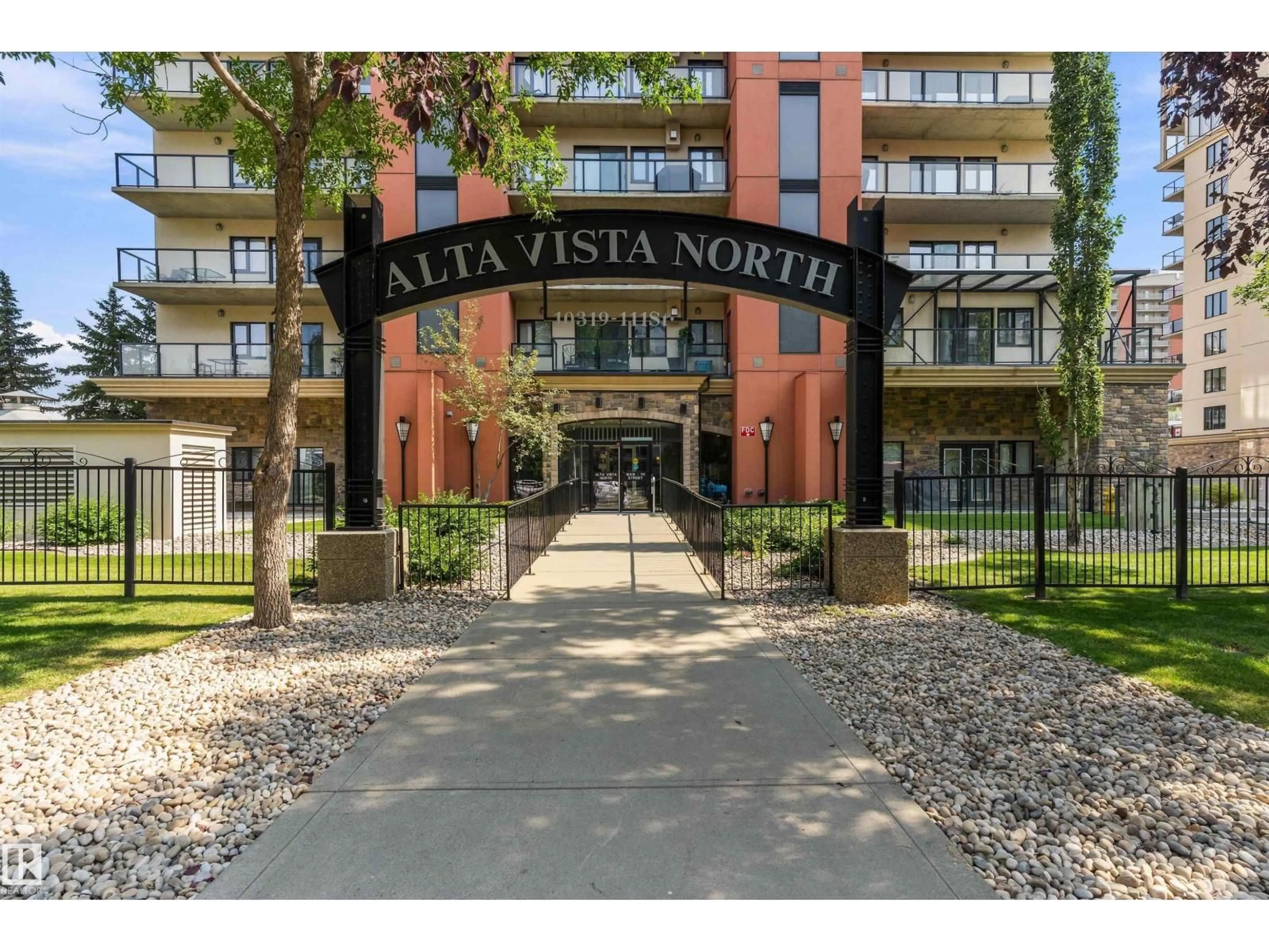 Indoor foyer for 806 - 10319 111 ST, Edmonton Alberta T5K0A2