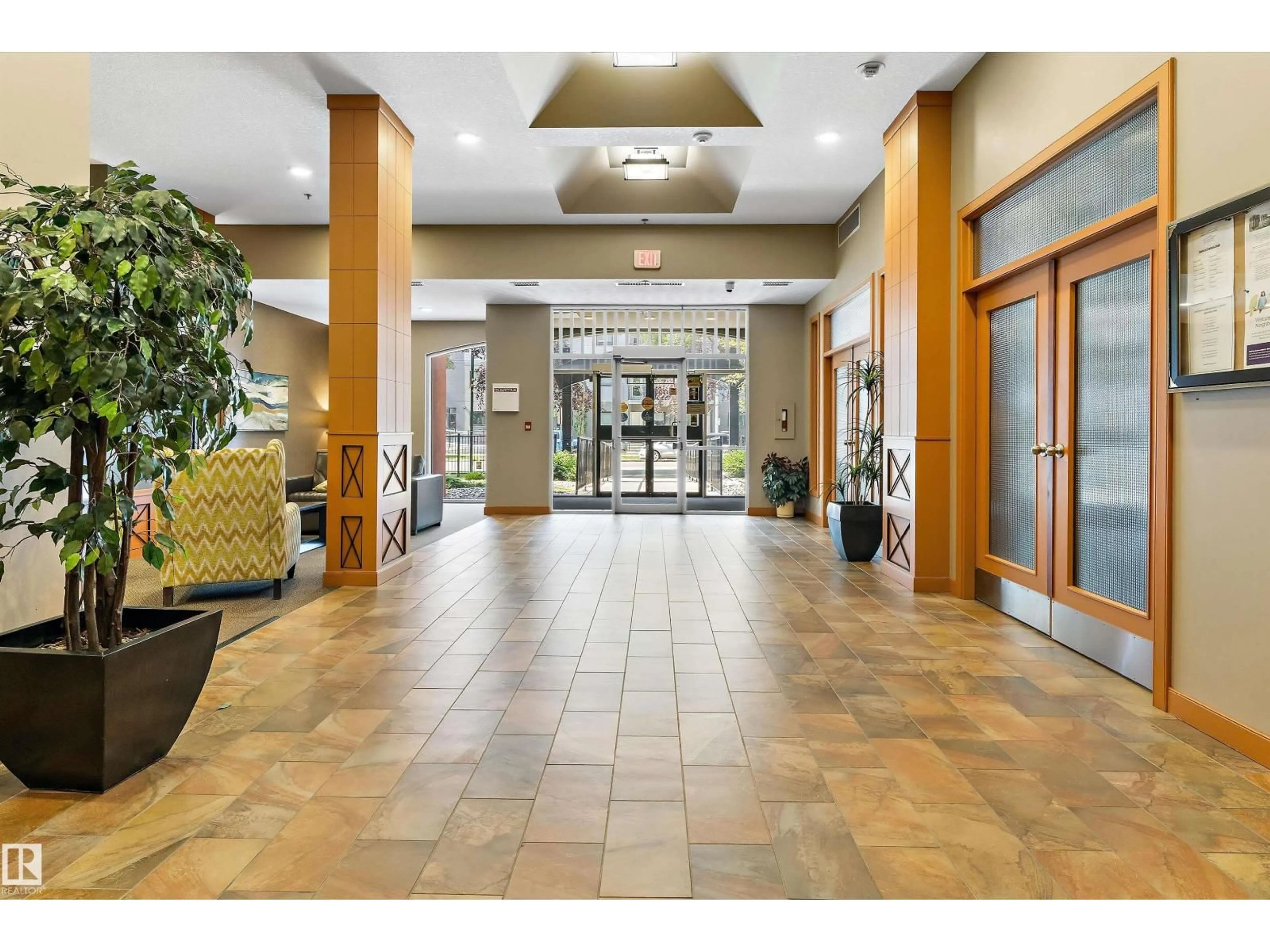 Indoor foyer for 806 - 10319 111 ST, Edmonton Alberta T5K0A2