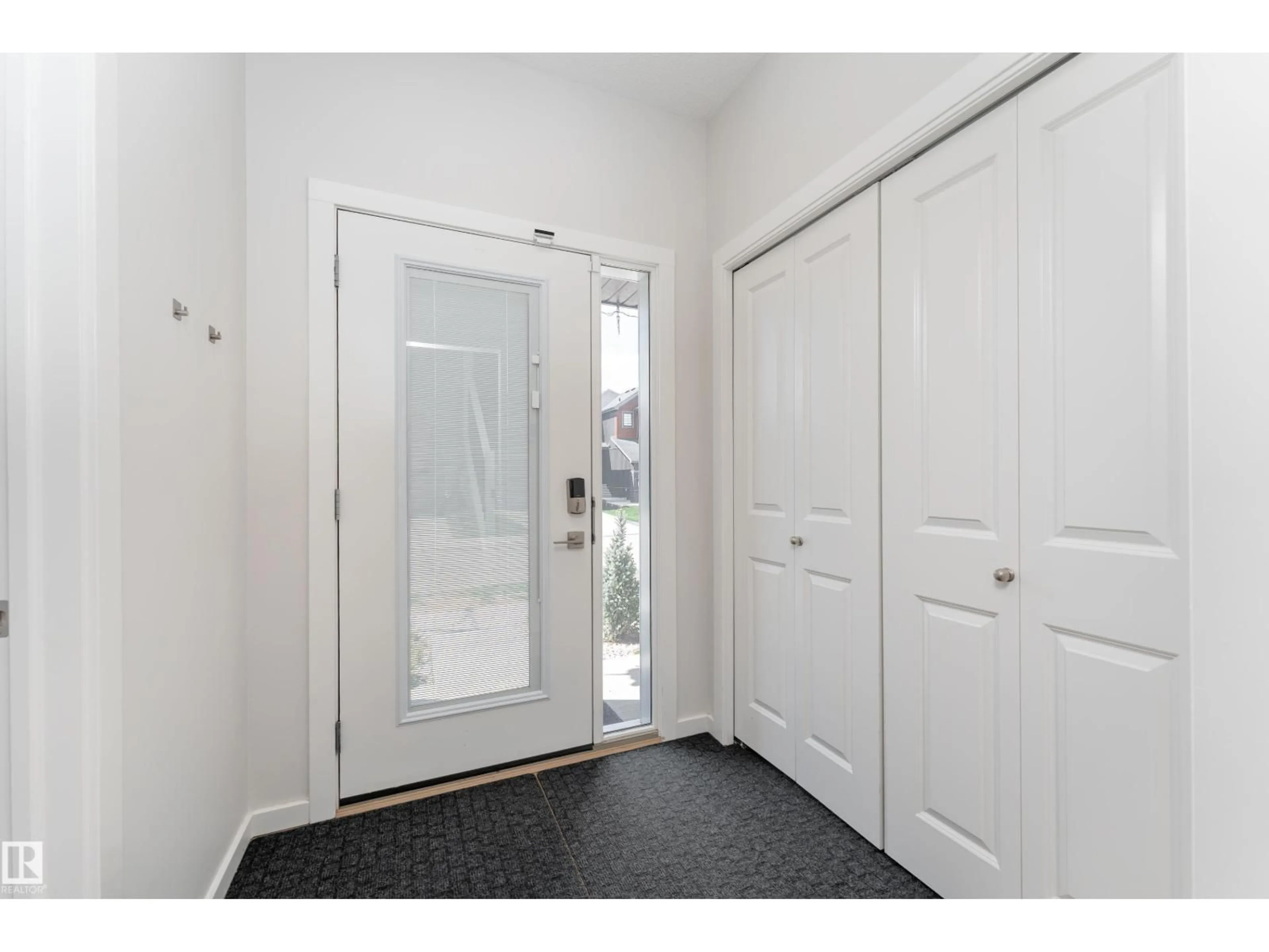 Indoor entryway for 127 CANTER WD, Sherwood Park Alberta T8H2Z3