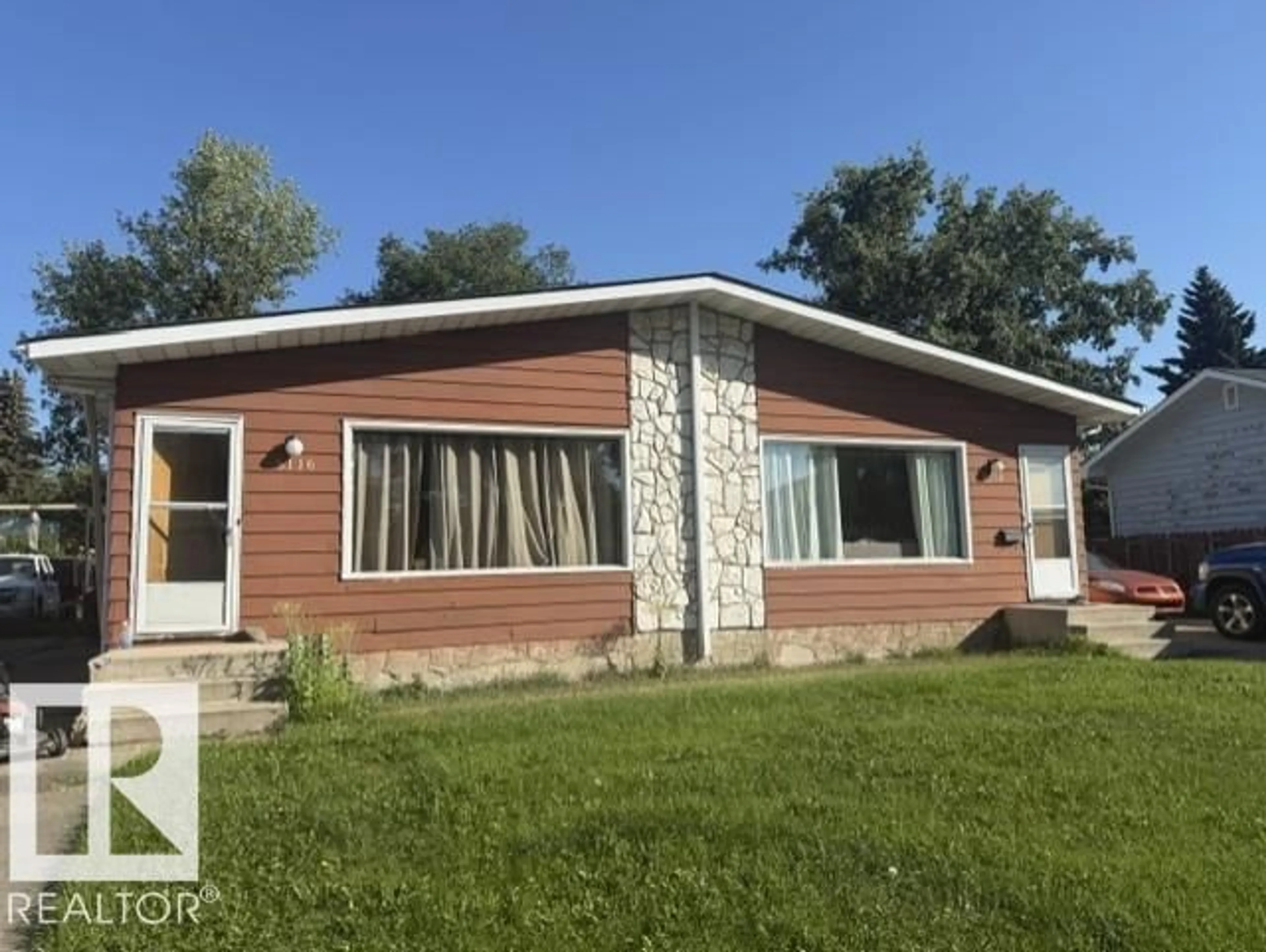 Home with vinyl exterior material, building for 5116 & 5114 57 AV, Leduc Alberta T9E5S2