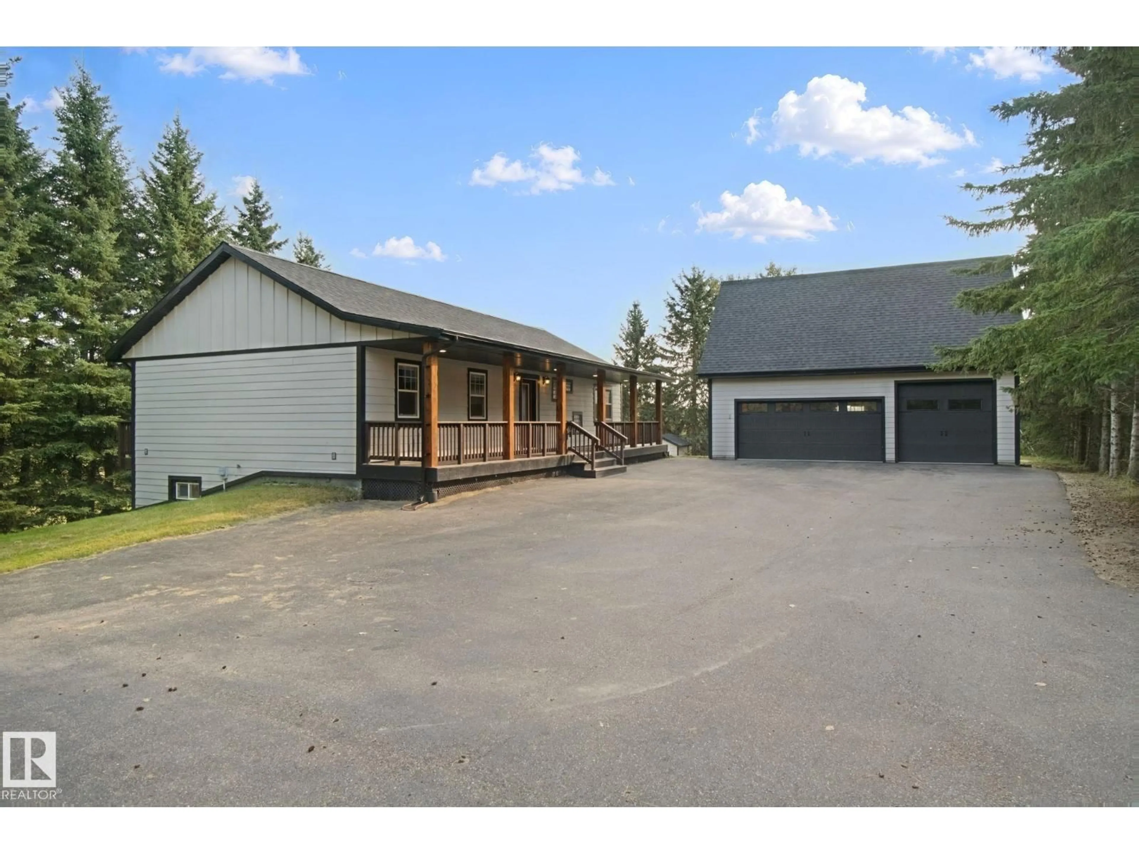 Indoor garage for #14 - 53203 RGE ROAD 15, Rural Parkland County Alberta T7Y0C3