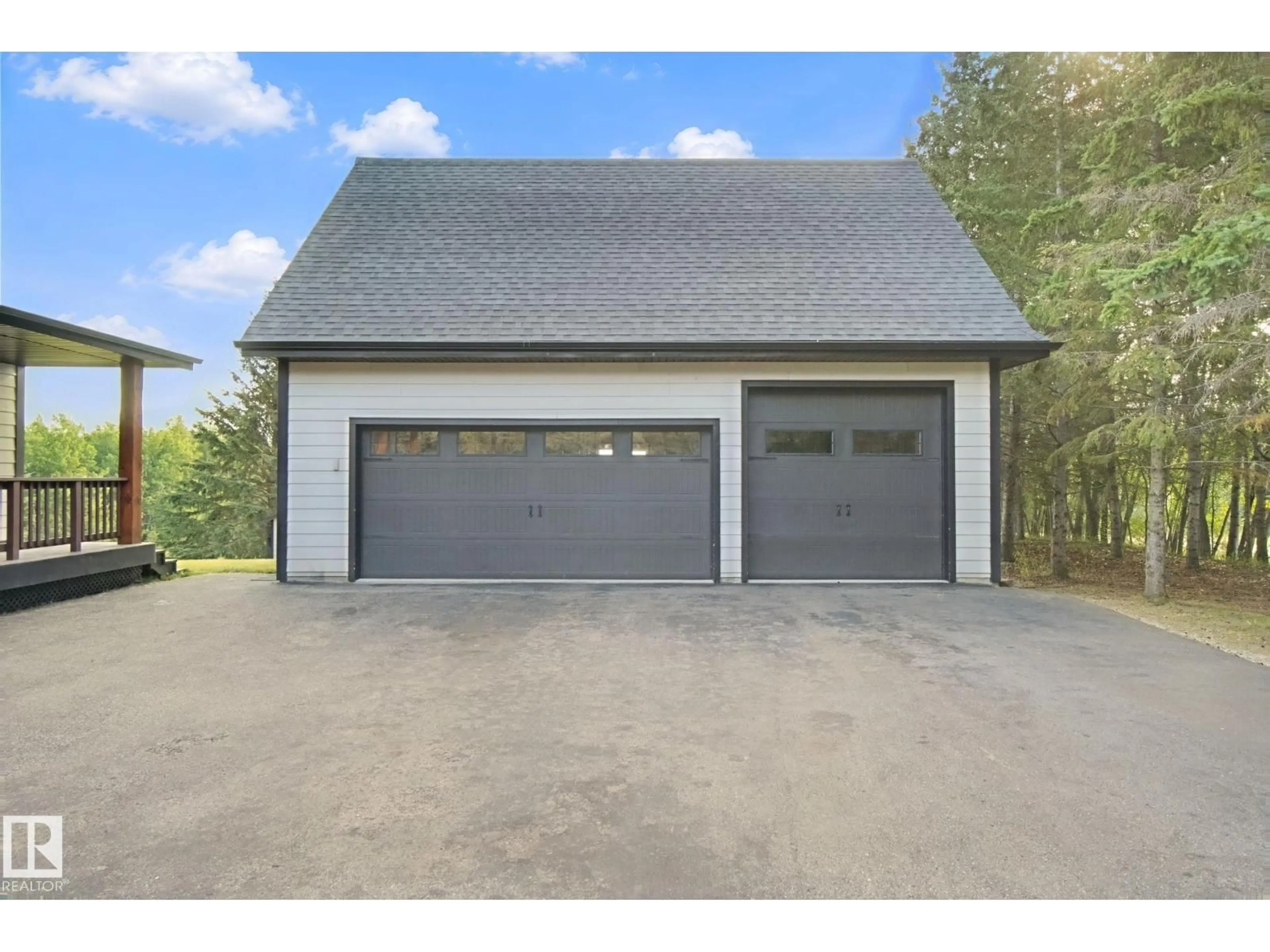 Indoor garage for #14 - 53203 RGE ROAD 15, Rural Parkland County Alberta T7Y0C3