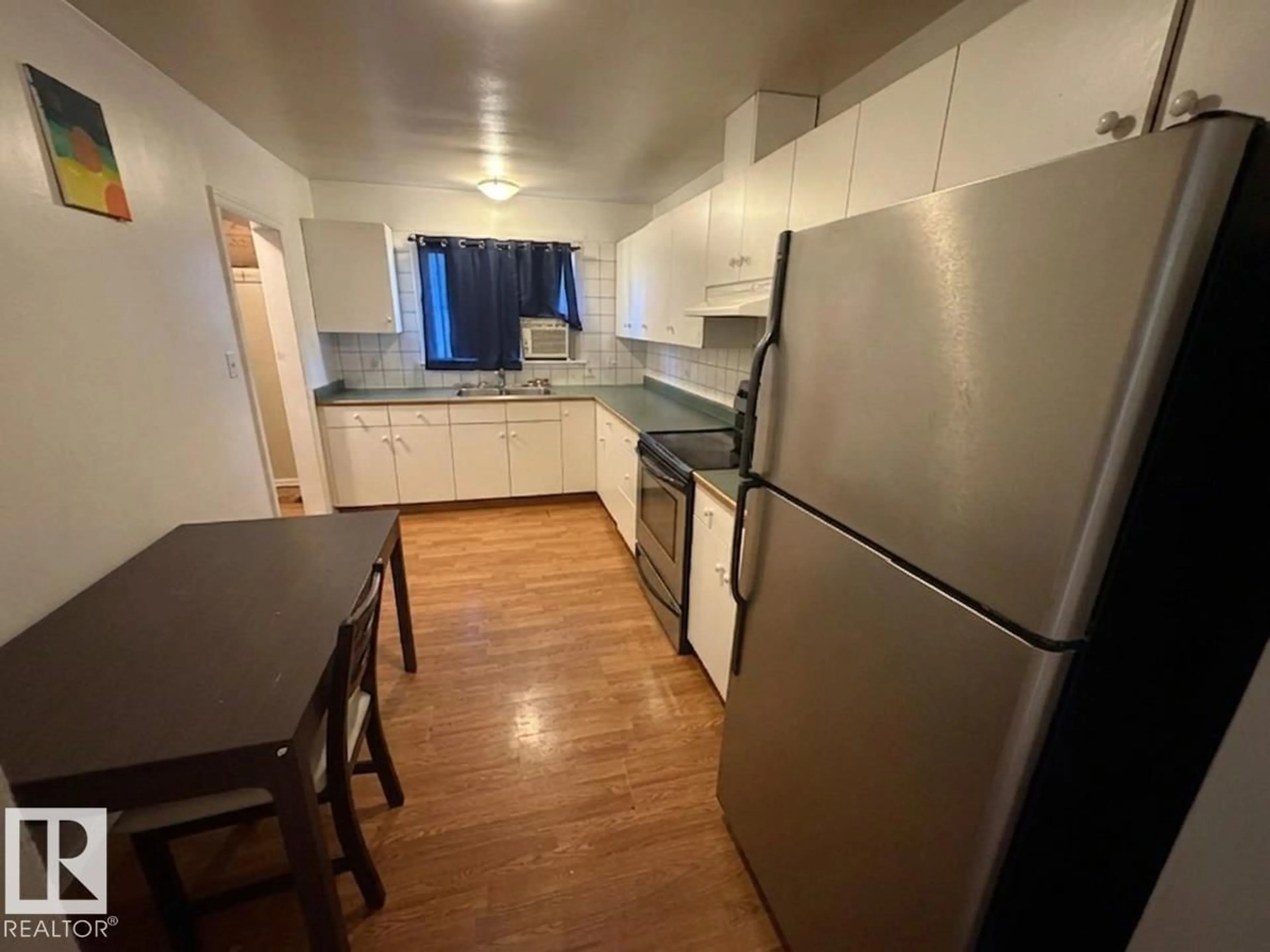Standard kitchen, wood/laminate floor for NW - 12245 81 ST, Edmonton Alberta T5B2T2