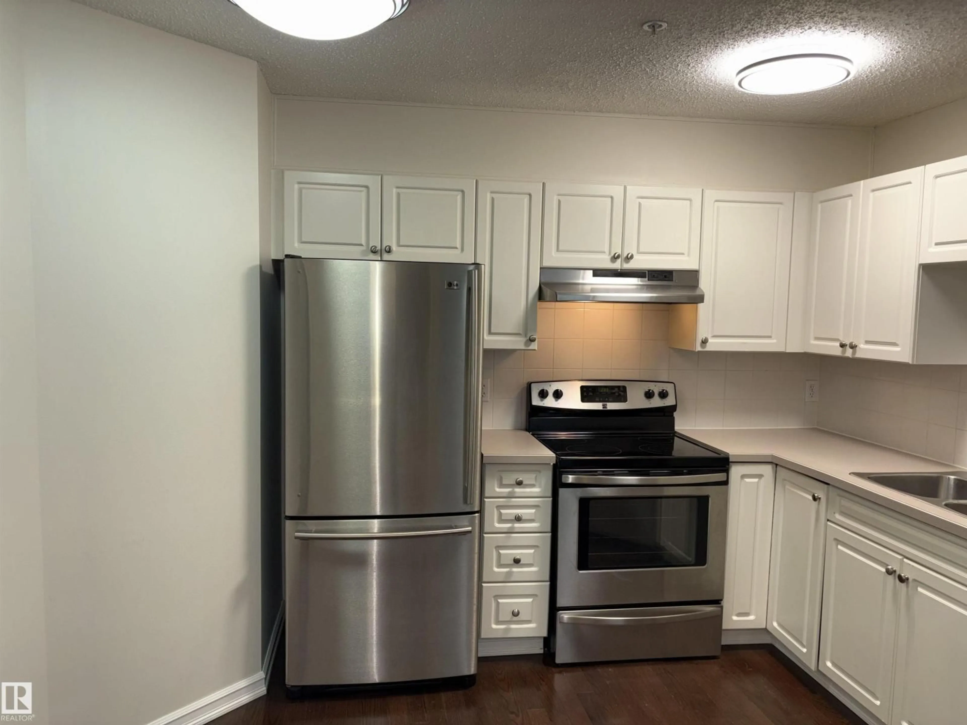 Standard kitchen, wood/laminate floor for 11716 100 AV, Edmonton Alberta T5K2G3