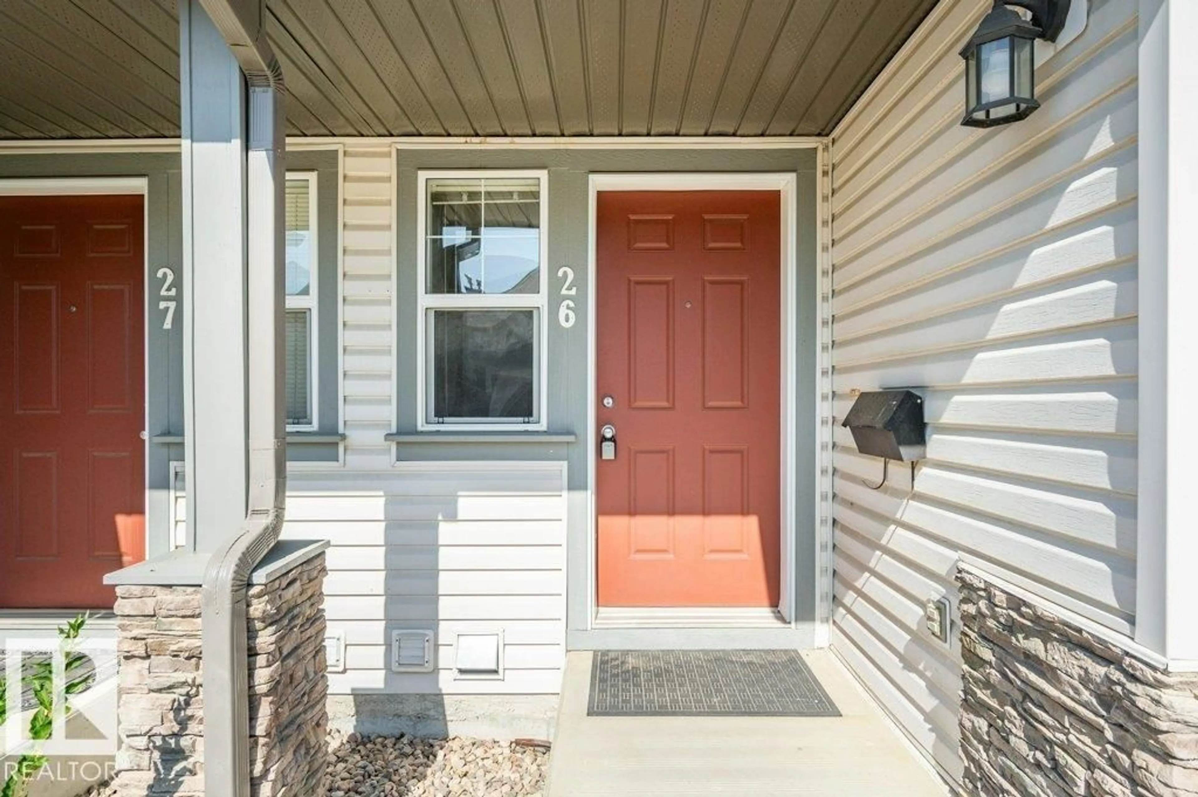 Indoor entryway for 26 2816 34 AV NW, Edmonton Alberta T6T2B4