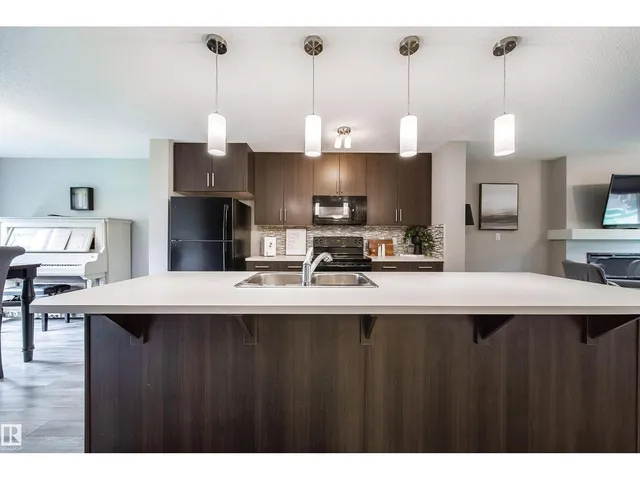 SW - 3211 CHERRY CR, Edmonton 5