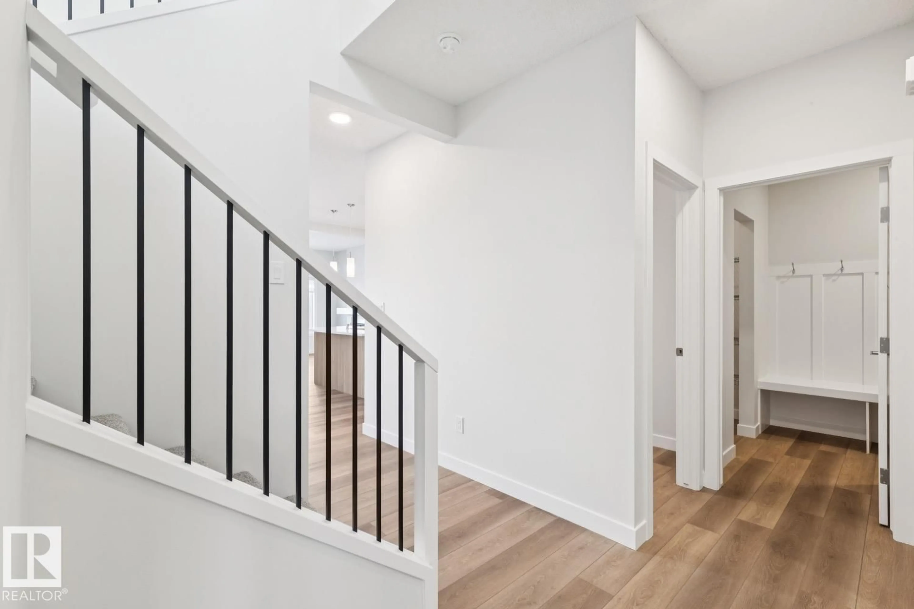 Indoor entryway for 690 BANK DR, Leduc Alberta T9E1W1