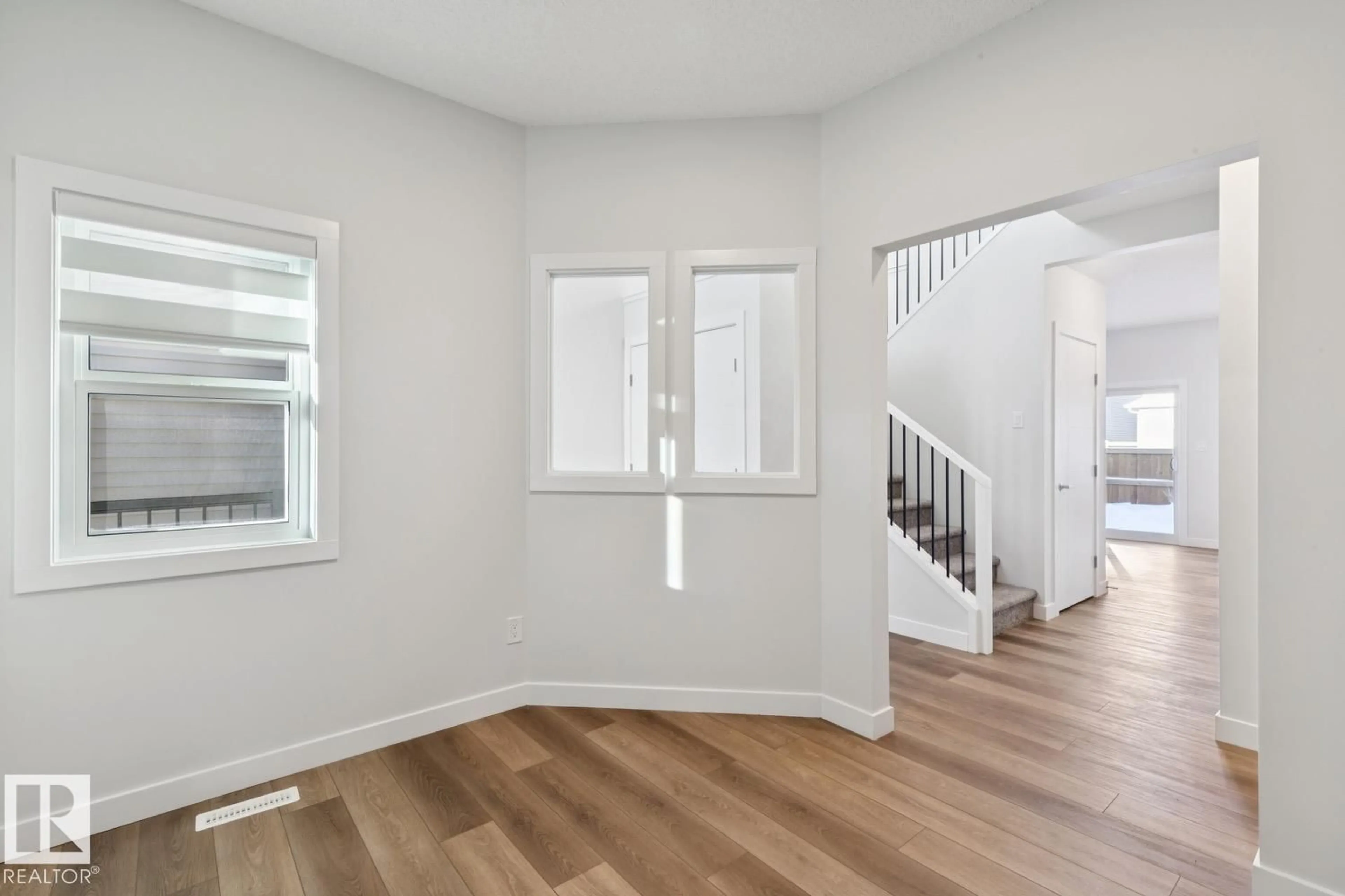 Indoor entryway for 690 BANK DR, Leduc Alberta T9E1W1