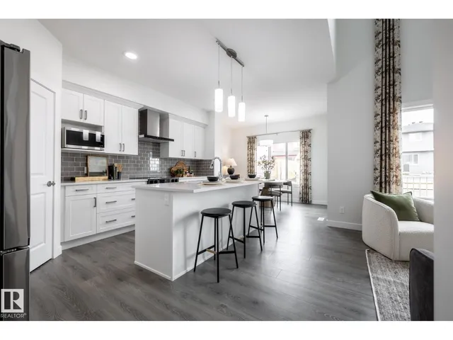 228 FALCON CR, Leduc 5