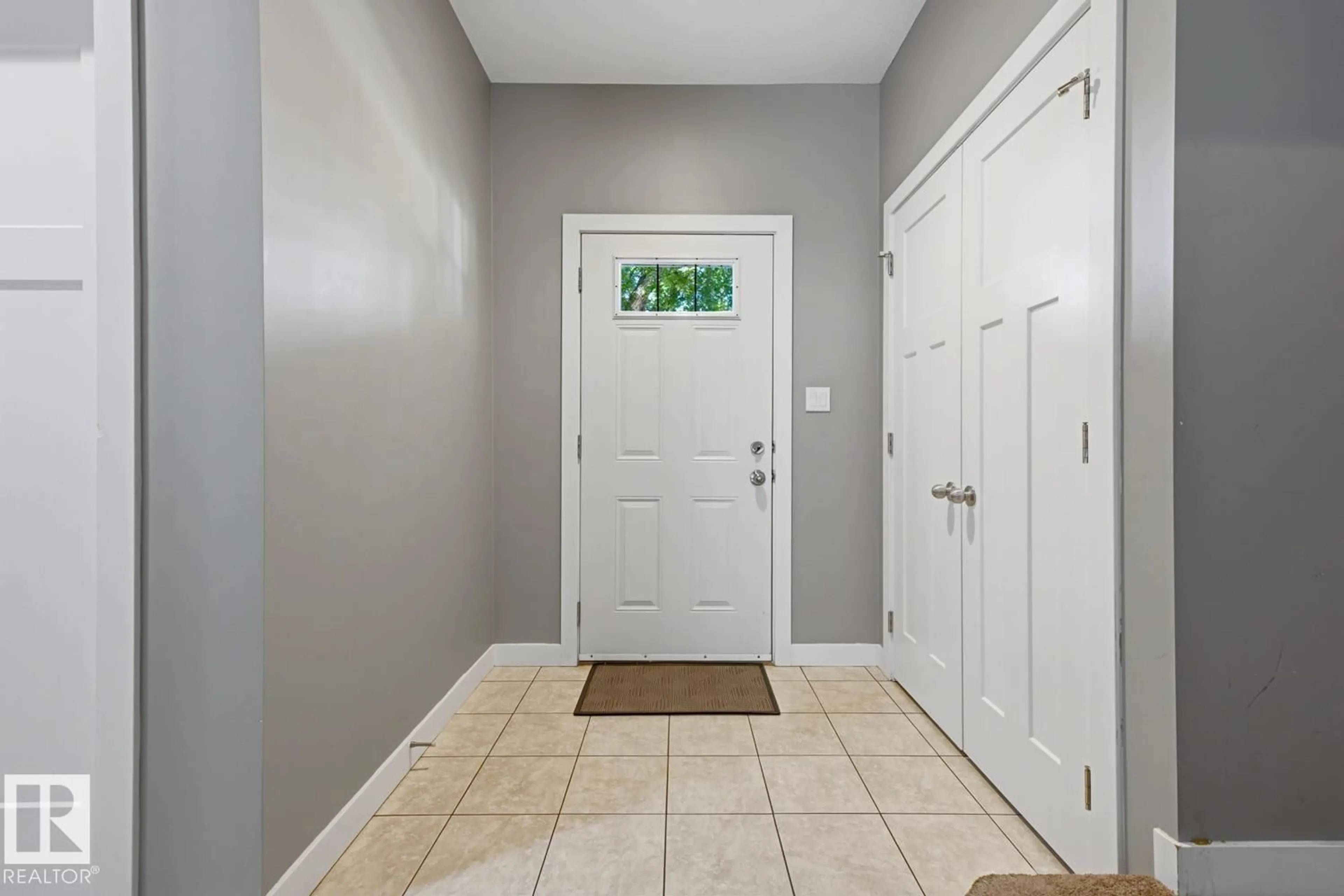 Indoor entryway for NW - 11827 56 ST, Edmonton Alberta T5W3S7