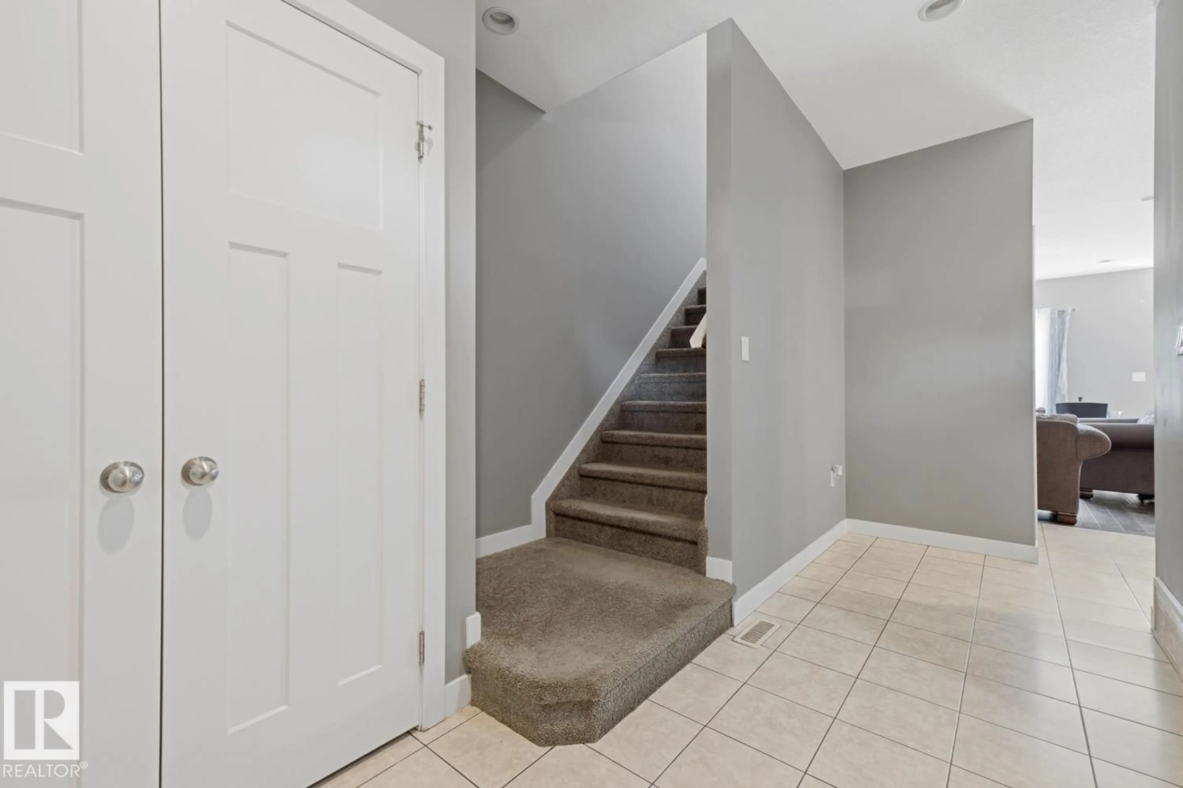 Unknown for NW - 11827 56 ST, Edmonton Alberta T5W3S7