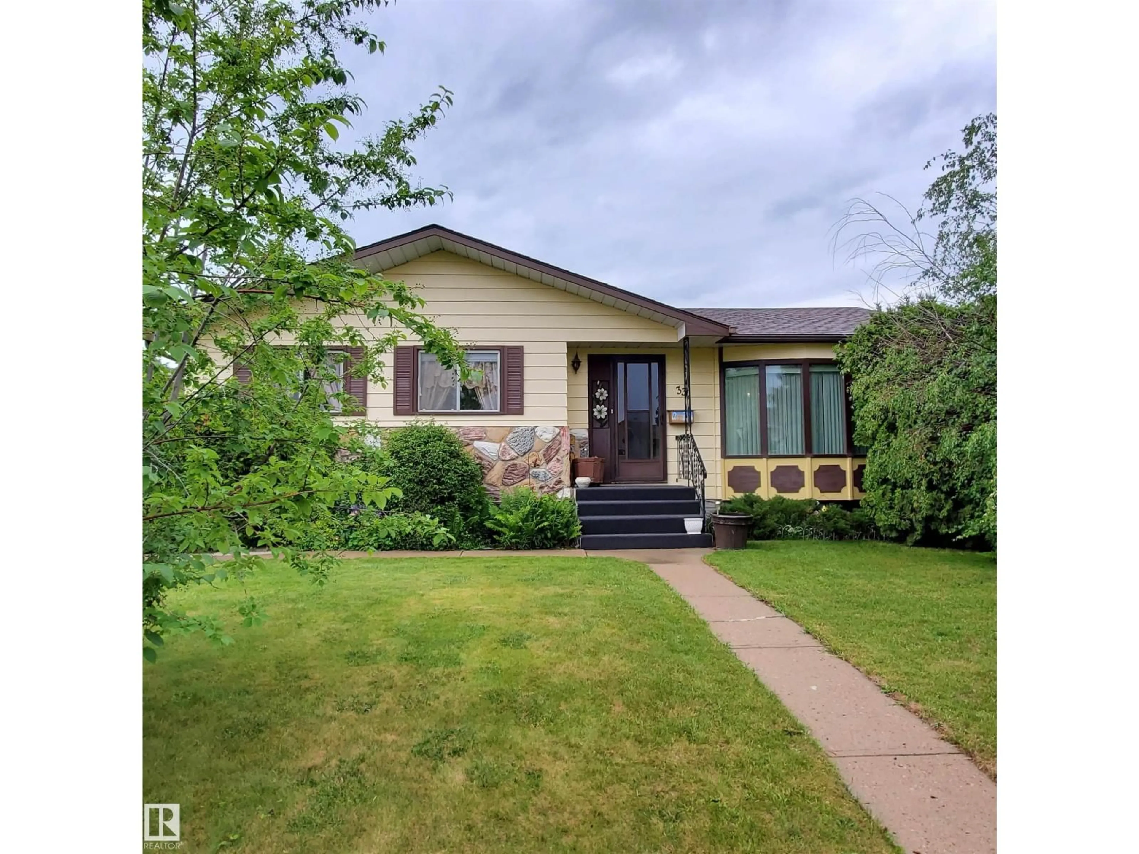 Home with vinyl exterior material, street for 33 ATHAPASKAN DR, Leduc Alberta T9E4E4