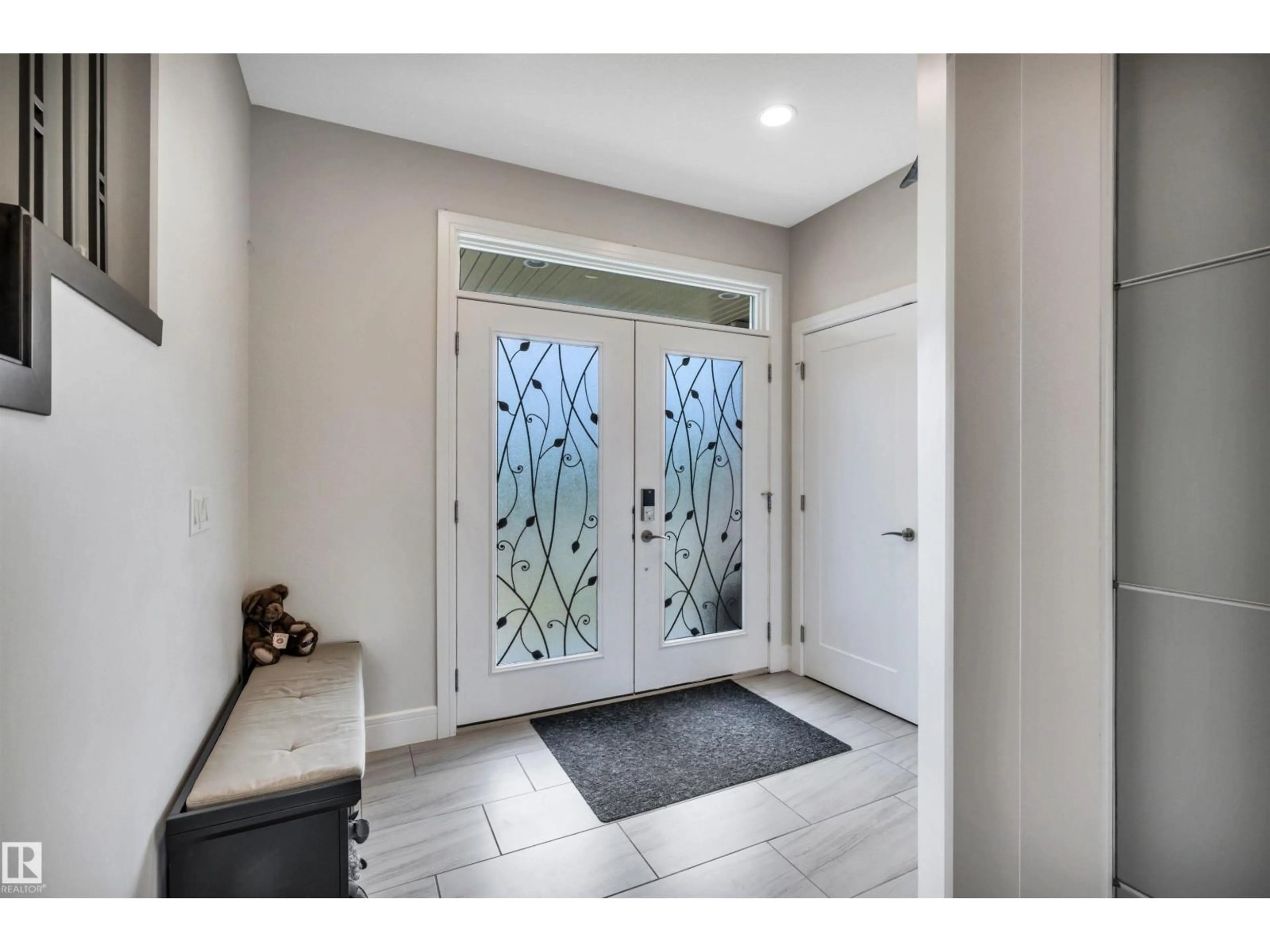 Indoor entryway for 6 ELISE PL, St. Albert Alberta T8N7P5