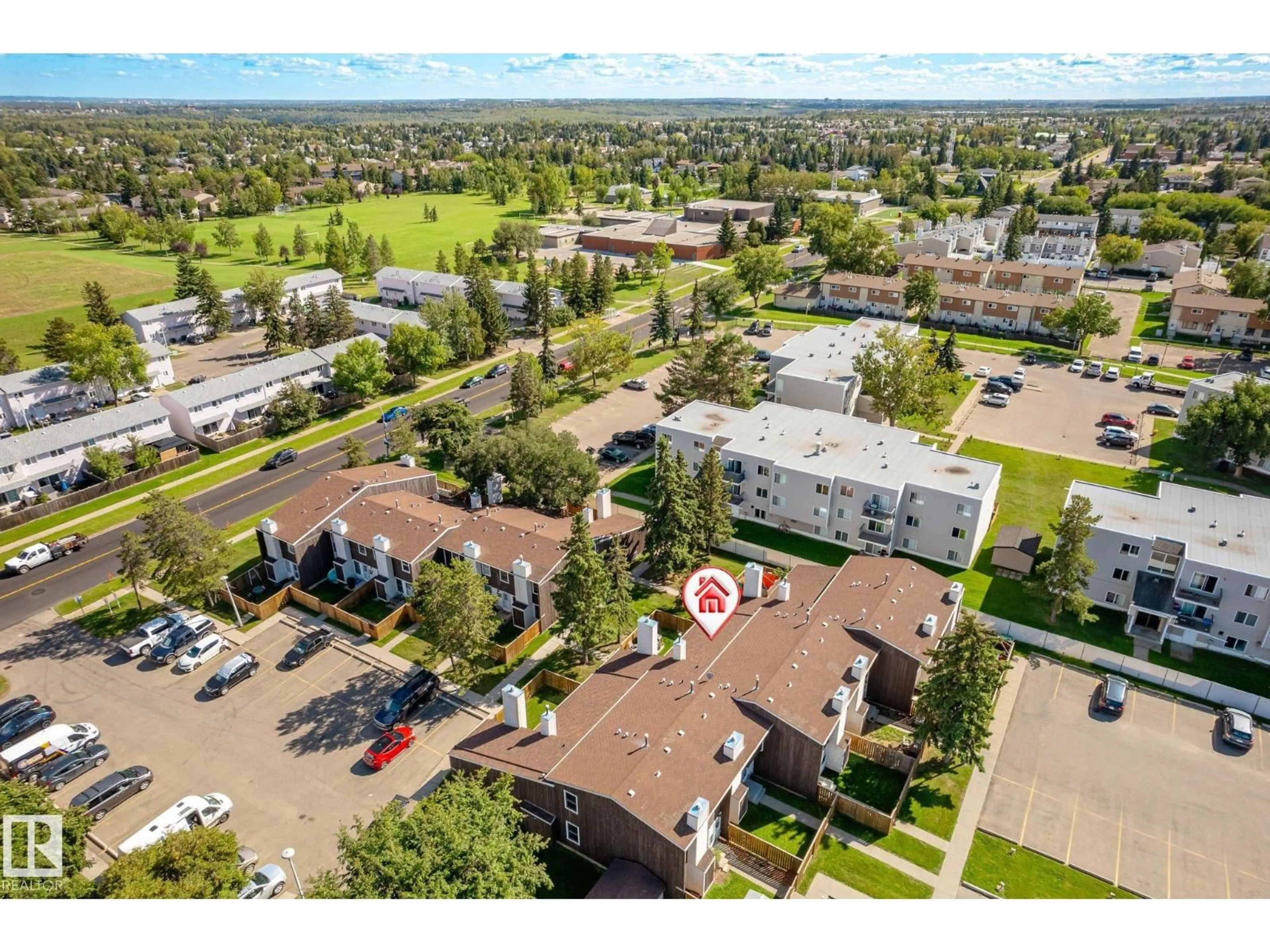 A pic from outside/outdoor area/front of a property/back of a property/a pic from drone, unknown for 6522 184 ST, Edmonton Alberta T5T2P1