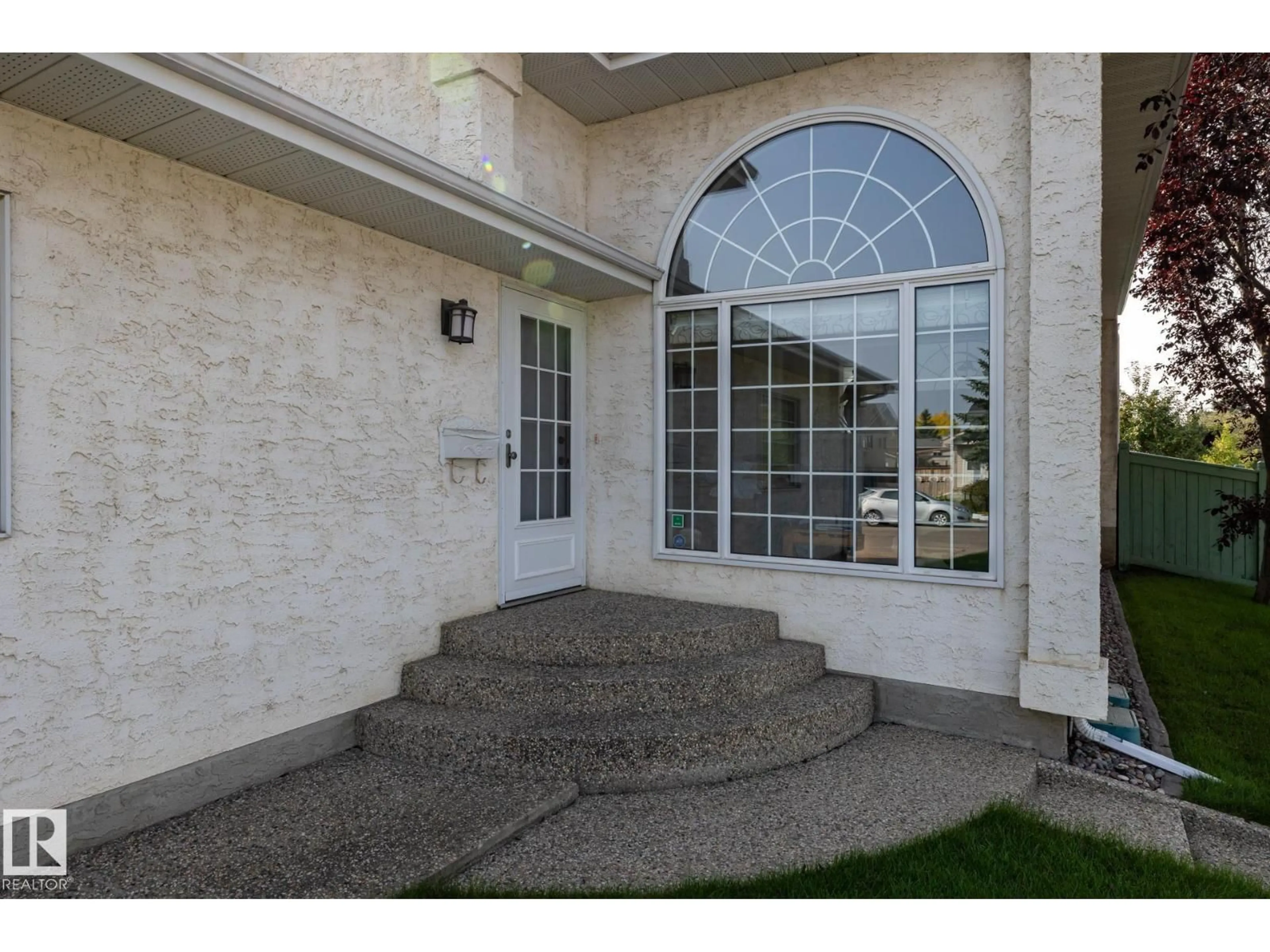Indoor foyer for NW - 7232 189 ST, Edmonton Alberta T5T5W5