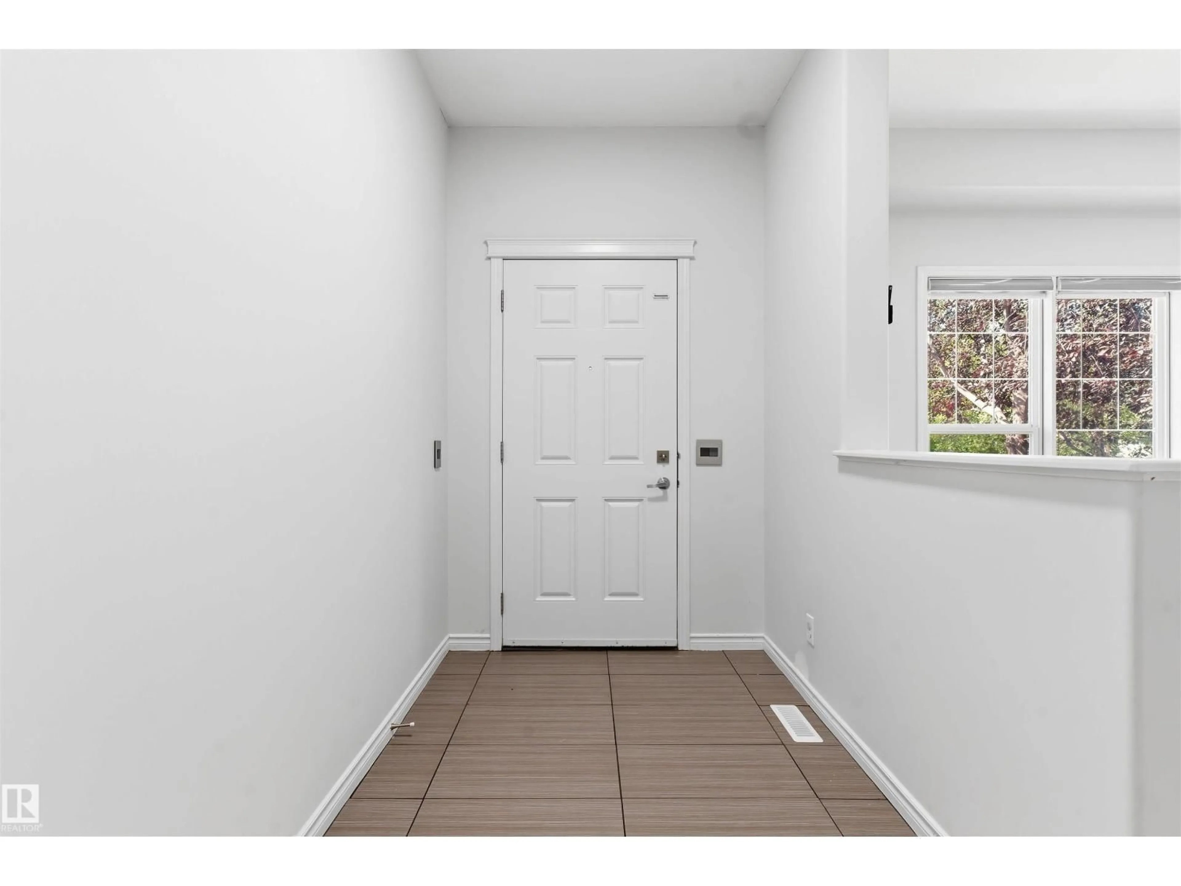 Indoor entryway for 2051 74 ST, Edmonton Alberta T6X0V7