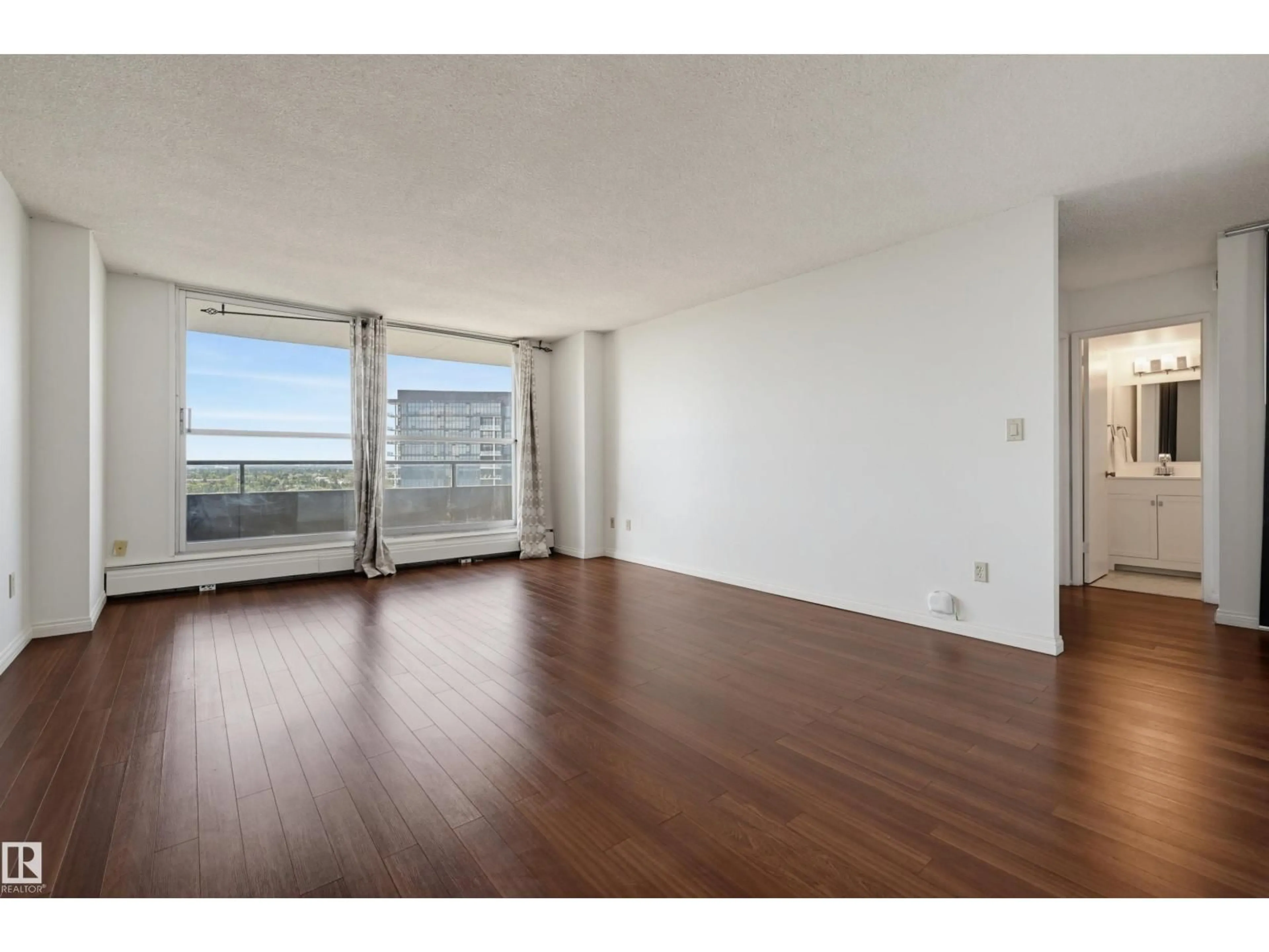 A pic of a room for 1502 STONY PLAIN RD, Edmonton Alberta T5N3R2